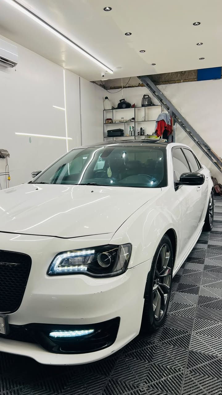 سلام عليكم 
للبيع اوباما 300sهيمي rt 
مديل2019
وارد امريكي حادث جاملغ او ربع البنيد صبغ 
ماشيه 120.000 km
مواصفات ال s بنراما كشن جلد اسود تدفه كشنات 
الاضافات 
ويل SRTكروم اصلي جديد 
اكسل هيلكات 
بلكات ريسنك هاي سبارك
دبات SRT
كت SRT
برمجه 
قماره PPF اسود 
عازل حراري للجام 
حداده كامله من الطول للطول جديده 
كامله بدون اي نقص 
رقم بصرة بسمي تحويل ثاني يوم 
السعر 285$ او بيها مجال 
للاستفسار اتصال او واتساب ***********
