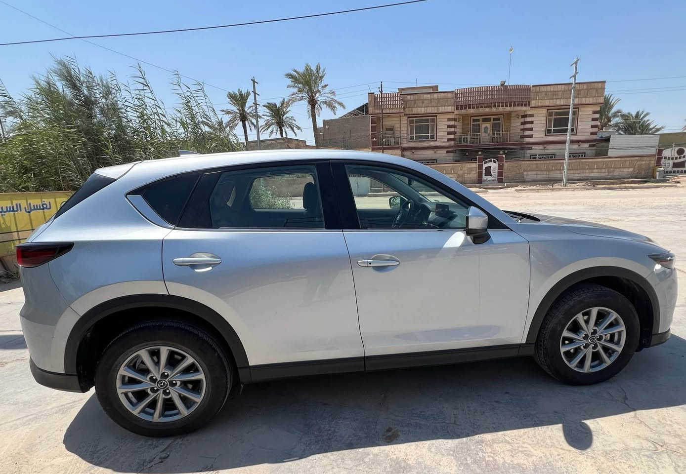 السلام عليكم 
مازدا cx5 موديل 2023 
اللون سلفر لامع 
سيارة نظيفة وجاهزة من كلشي تاخذها بوجهك تتونس بيها 
محرك 2500 المرغوب بالسوك 
كشنات جلد  وبيهن تدفئة مقاعد
تحكم المقاعد الامامية كهرباء
ميموري سيت
فتحة سقف 
جنطة كهرباء
نقاط عمياء
رادار امامي 
مثبت سرعة تفاعلي
مانع اصطدام امامي
المحافظة على المسار
كامرا خلفية
تبريد قطعتين 
شاشة ابل كار بلي واندرويد اوتو
عزل وراحة واعتمادية 
السيارة ماشية ٧٩ ميل
وارد امريكي حادثها جانبي وبيها فقط ايرباك البردة ومرجع سستم بلادي
بيها شخوط بسيطة جدا وتكحيل بالدعاميات

للبيع او المراوس
السعر 165 بي مجال بسيط
اتصال ***********
مكان الديوانية ديوانية, القادسية
