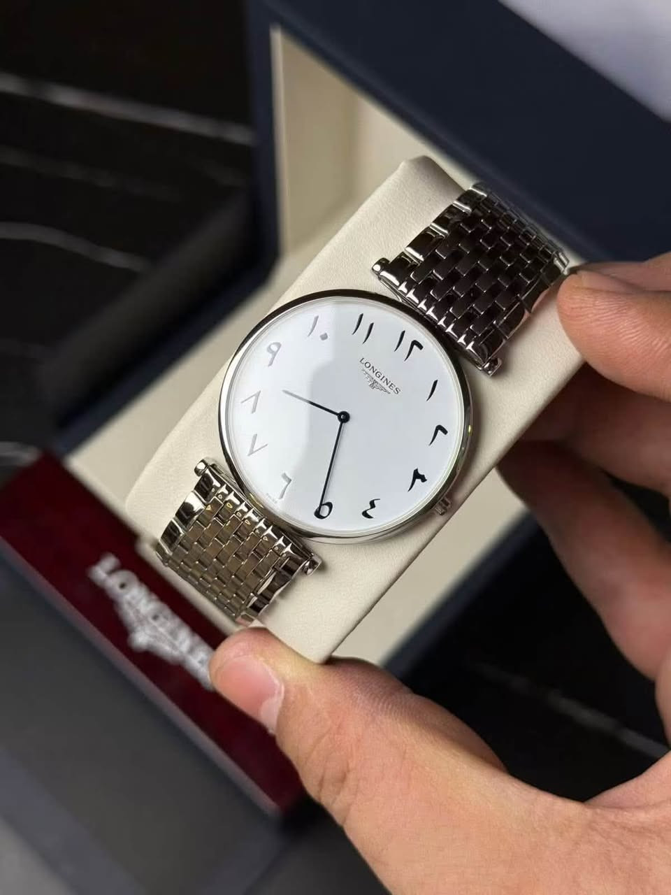 LONGINES

LA GRANDE CLASSIQUE DE

وكالة كامل المرفقات 

ضمان سنة 

قطر 39

زجاج زفير مقاوم للخدوش 

ارقام عربية 

مقاوم للماء 30 متر 

كوارتز 

توجد خدمة توصيل 

***********
