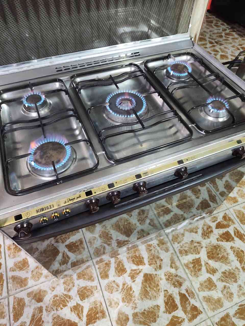 طباخ كريازي مصري نظيف كامل شغال غاز سعرة ٢٧٥ وبي مجال المكان دورة ابو دشير و اكو توصيل ب كروة ***********
