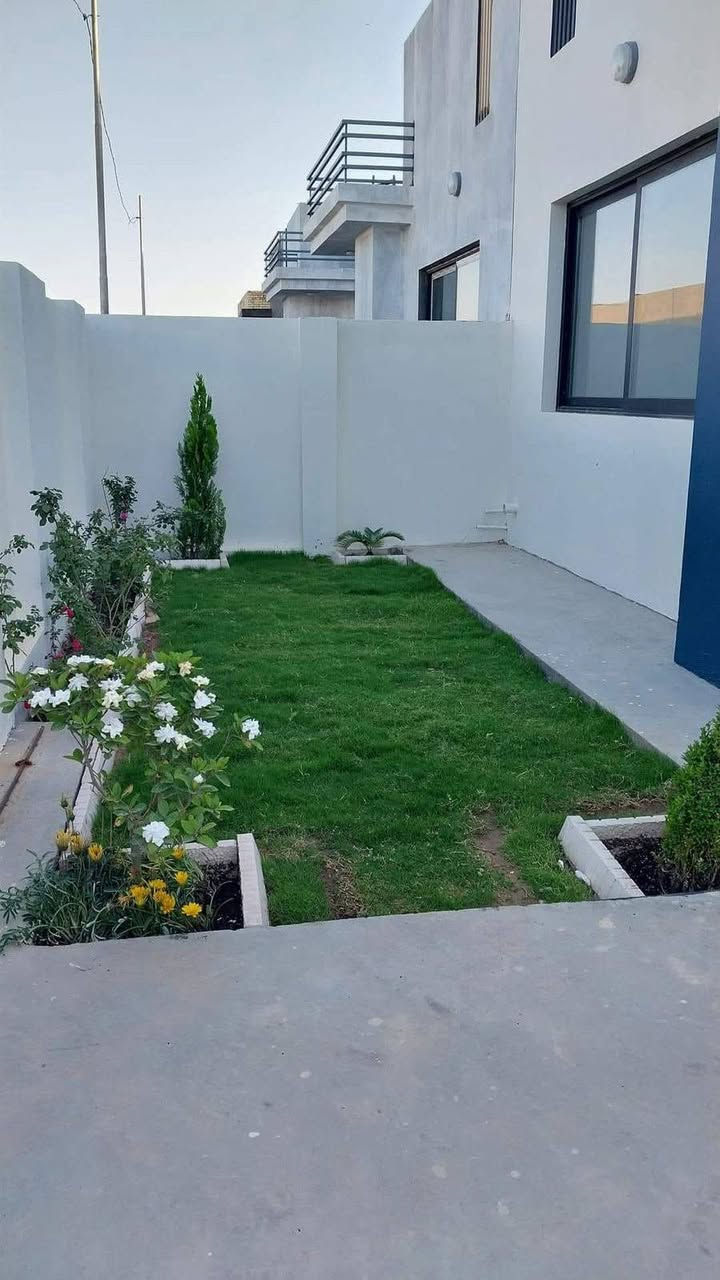 دار للبيع 
مجمع النخيل السكني 
مساحه 200م 
جاهز للسكن طابقين 
سعر شركه 157
واصل 57 والباقي يتحول للمصرف العقاري 

للاستفسار الاتصال 📞 
***********

***********
يتوفر عروض كافة المجمعات السكنية
