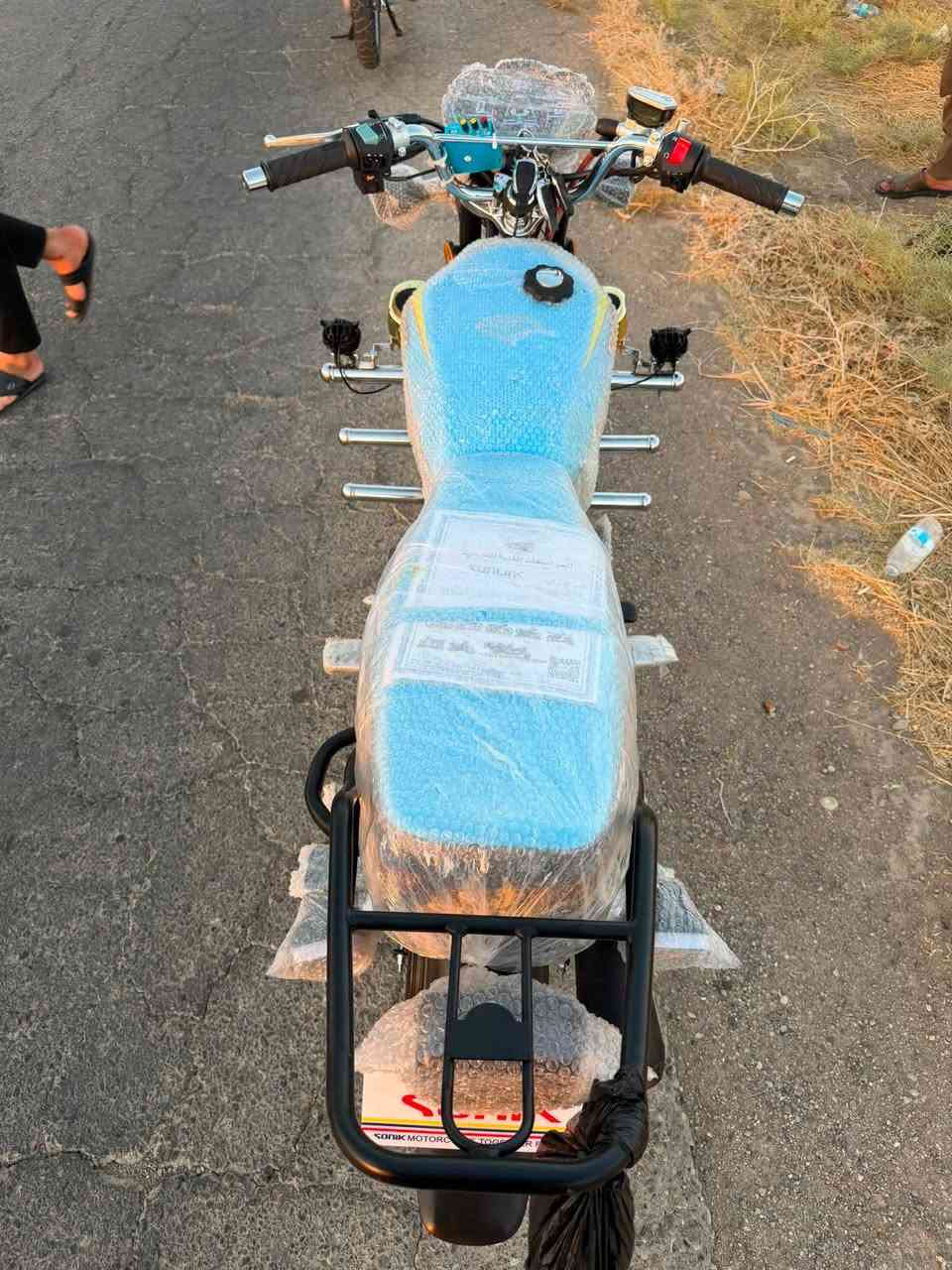 السلام عليكم للبيع دراجه النوع سولنك الموديل 2027حجم المحرك 200cc دراجه بعدها صفر ماشيه 3ايام السعر مليون و100وبيها مجال بسيط مو شراي اعبر المنشور اتصال 📞 ***********العنًوان كركوك الصياده
