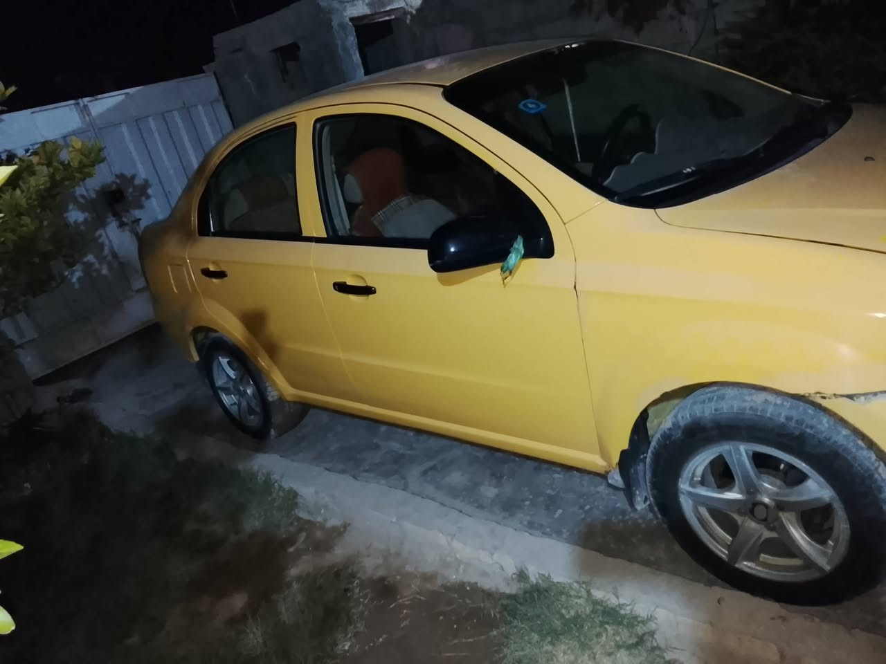 افيوو موديل 9خليجي محرك 1400المفتوح الشركة العامه كير عادي بأسمي سنويه ل29  رقم انكليزي مصفره هيئه وغرامات تبريد شغال كهربائيات كله شغال محرك وكير خير من الله حداديه السياره جاهزه مكاني حله للاستفسار *********** 
***********
