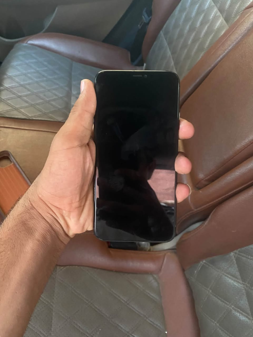 ايفون ١١ برو ماكس • بطارية ٨٧٪ • مكفول