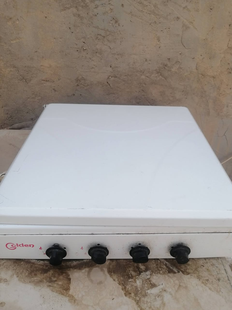 طباخ • نظيف • ٤ عيون