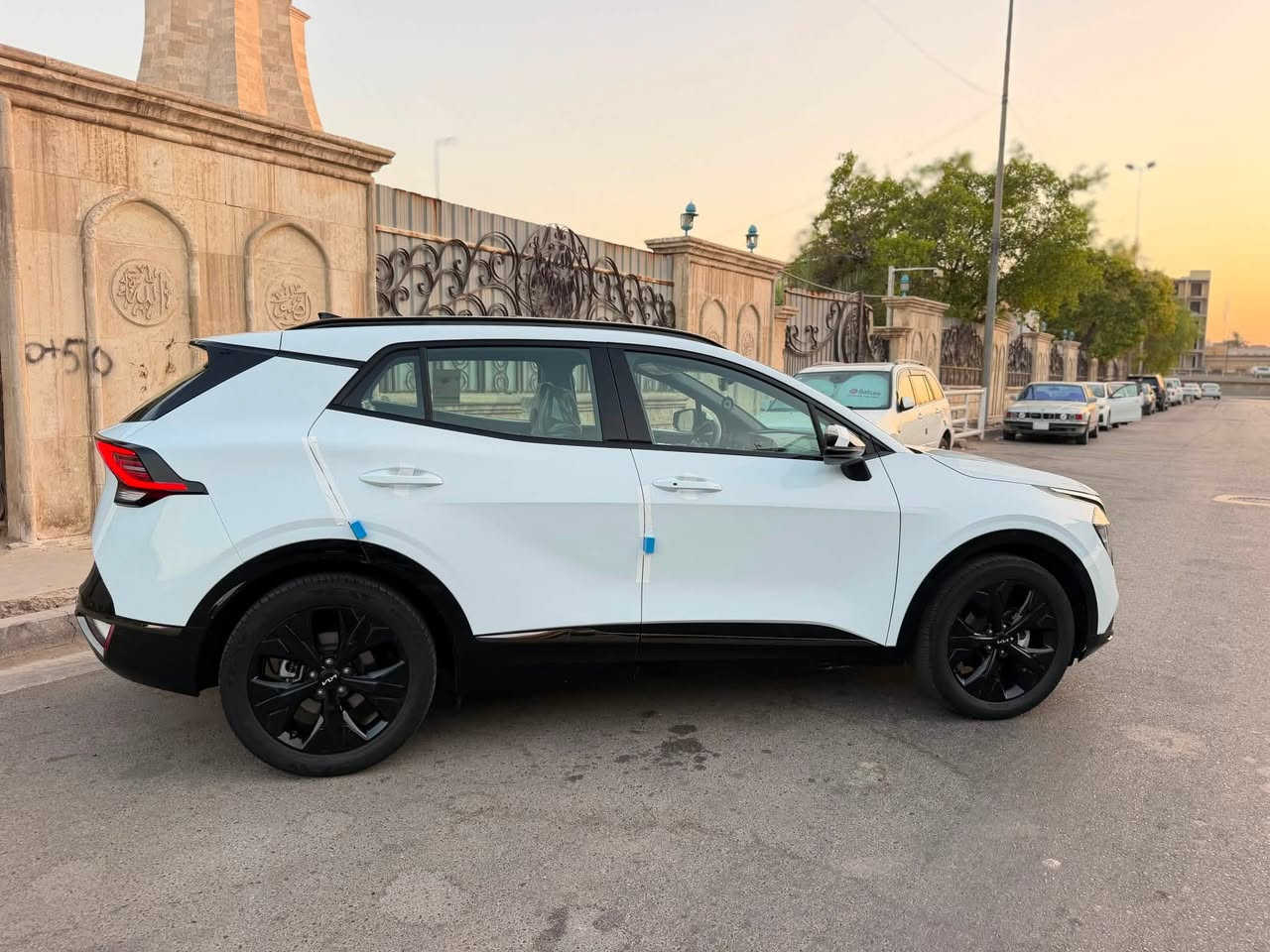 للبيع سبورتج بلاك ادشن موديل 2025 جديدة بدون نقص
مواصفات بلاك ايدشن :-

1-بانوراما طكتين 

2-بصمة تشغيل وابواب 

3-صندوك كهرباء شفط

4-كشنات جلد وكنتار لون زيتوني واسود 

5-كشن السائق والراكب كهرباء 

6-حساس امامي خلفي 360 

7-لايت زينون مع ليد امامي خلفي 

8-كامرة خلفية دوارة 

9-شاشة متصلة تدعم كار بلي 

10 -نظام ترحيب عند الاقتراب 

11-مري شفط مع اشاير 

12-شاحن طوارئ لاسلكي 

13- تدفئة كشنات مع ستيرن 

14-تحكم ستيرن كامل 

15-نظام تشغيل عن بعد 

16-ويل كب حجم 19  مع تخم تاير جديد 

17-رادار جانبي بلمري 

18- تبريد قطعتين 

19 - مخارج USB

20- انضمة قيادة ( نورمل .سبورت . ايكو ) 

21-نظام مودرايف + تحديد مسار + مانع انزلاق 

22- هندبريك بصمة 

23- تبريد بيانو  منفصل 

24-رقم بغداد تحويل مباشر مع هزة جديدة

25 -انارة داخليه ليد 

26- محرك 2000 دوش 

27- ماشية 40 الف 
28- شفتات ستيرن 

ملاحظة :- بيها بارد بسيط بين وشخط  بسيط 

السعر :- 223$ وبيها مجال 

الاتصال :- *********** بي واتساب 

مااجاوب ماسنجر شباب 😏

مكان السيارة بغداد

