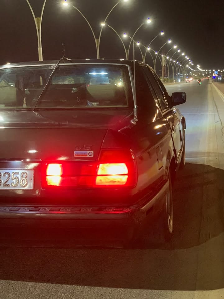 يالله للبيع
بي ام اصل730i محرك V6 بلادي موديل 91رقم بغداد اجنبي تحويل ثانيوم دواخل حلوه كهربايات كلها شغاله عدادات شغاله ماعده كيج البانزين يرادله طوافه  شيال كاردن جديد شاشه تحكم كامل تبريد جاهز يرادلها فقط كمبريسر راديتر جديد مروحه جديد ولف حماوه جديد ارفيو كصه نوزلات كصه صرف بانزين ماكو سياره حلوه كير مكينه خير من الله دبل اريل خلفي بطانه بنيد جديده كشافات بلاد اوضايف فوكاها زنون لايت عالي زنون ناصي عدسه فيتبم جديد الاصلي سياره خير من الله اربع جام كهرباء اناره داخليه شغاله اناره دشبول زرع كامله سياره حلوه بجم عريض سياره بدون فتحه دبل هورن 
مكاني الرمادي 
السعر 40 وبيها مجال للطيبين 
***********
متواجد علفيس او واتساب او عل خط 
اتصل واني حاضر
