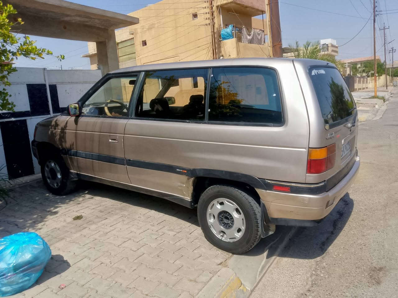 سلام عليكم سيارة مازداmpv موديل 90 نظيفة 7 راكب تخم تاير حدادية جديد شاشة كامرة محرك بلادي كير بلادي تبريد قطعتين  رقم كركوك جاهزة سنويه لحد 2029 رقم انكليزي باسمي ثاني يوم تحويل سعر 48 وبيها مجال للشراي ***********
