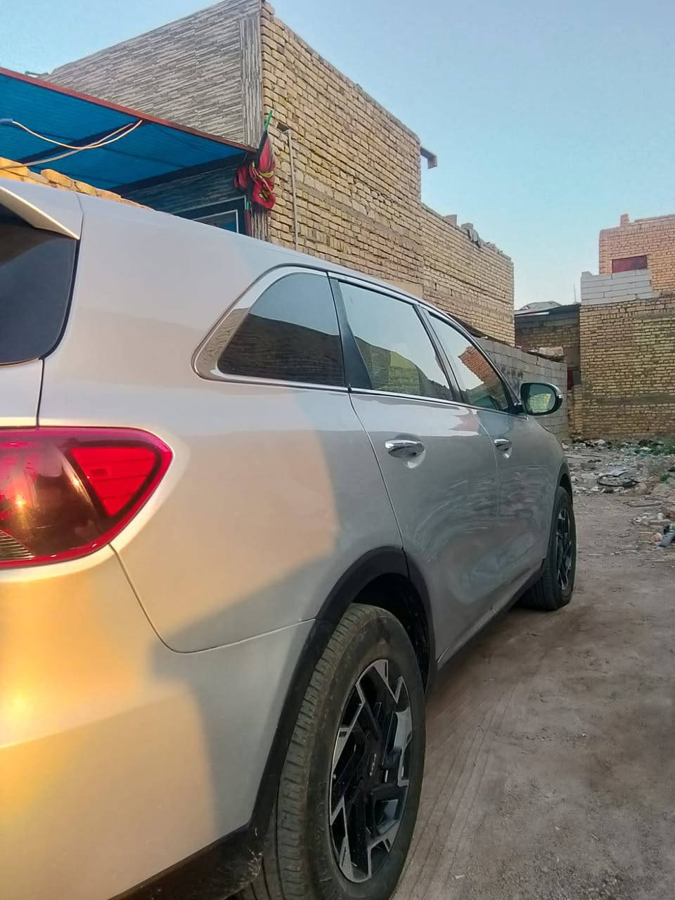سورنتو موديل 2019 وارد امريكي حادثها بنيد وجاملغ واكو بارد قليل فقط
اللون سلفر سياره كلش حلوه 
مكان السياره ميسان السعر 175 
الرقم ***********
