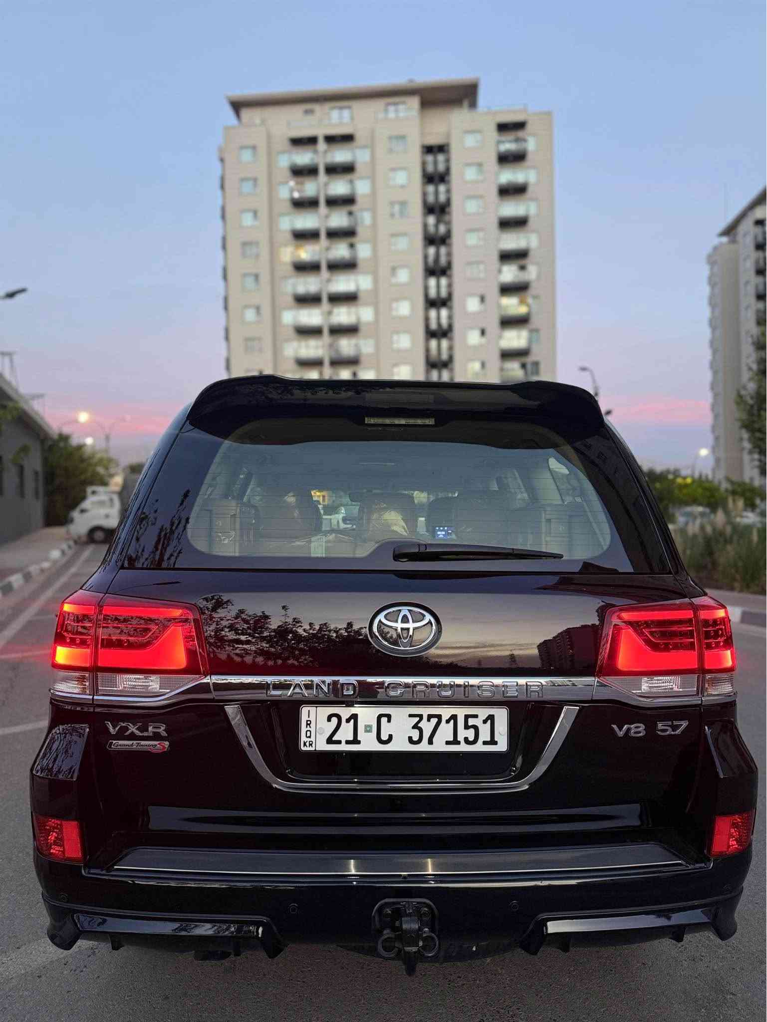 لاندكروزر VXR • ٢٠٢١ • ٨ سلندر