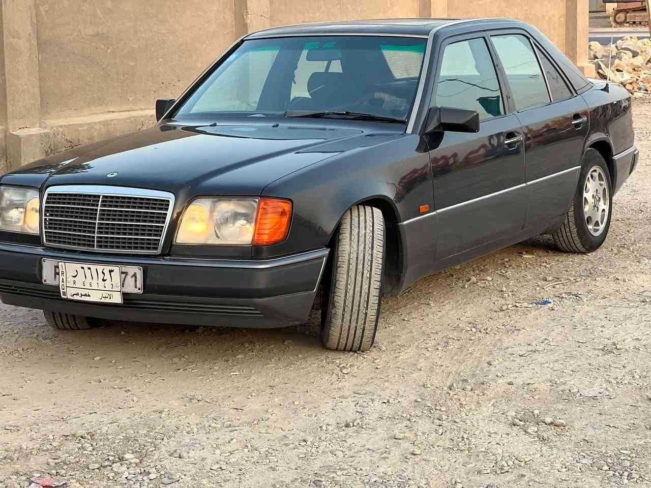 مارسدس e280
قواعد بلادية ماملعوب بيها 
كلشي شغال 
مكينه وكير خير من الله 
ترايك لاربيل
راعيها بكربله يريد تحويل 
مكينه مال ملكة 3000
تشك الكاع شك 
دواخل بلادية نضافة 85%
السعر 68
مكاني الكوت 
***********

نص مكتوب في الصور:
- MERCEDES-BENZ W124 Classic Never Dies