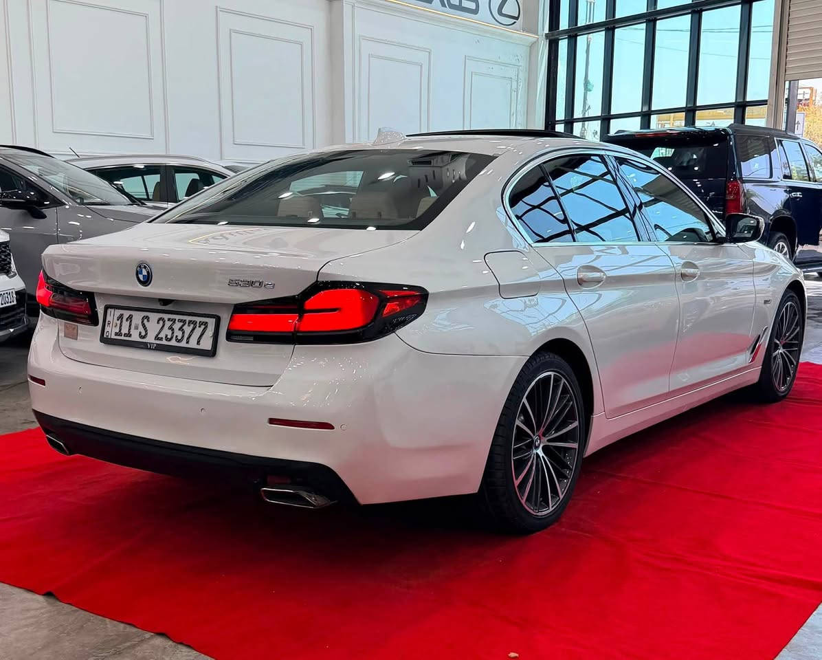 🇩🇪 BMW 530i موديل 2023 - کت M بلادي 🇩🇪
🔹 المواصفات الفنية والأداء:
 الموديل: 2023
 النظام: هايبرد (بنزين + كهرباء) 3 أنظمة قيادة
 المسافة المقطوعة: 63 ألف ميل
 اللوحات: رقم بغداد باسمي (تحويل مباشر)
 الفحص والسنوية: هزّة وسنوية جديدة
🔹 التصميم الخارجي:
 كت M بلادي
 فتحة سقف (سلايد)
 ويل كب قياس 20 أصلِي
 جنطة كهرباء
🔹 التقنيات وأنظمة الأمان:
 داتا شو (Head-Up Display)
 قيادة آليّة + نظام التوقف الذاتي (Auto Park)
 رادارات متكاملة (أمامي + خلفي + تحديد مسار + نقطة عمياء بالمرايا)
 حساسات أمامي وخلفي
 مرايا كهرباء
🔹 الداخلية والراحة:
 كشنات كهرباء (3 وضعيات منفصلة + ذاكرة حفظ Memory)
 إنارة داخلية متعددة الألوان (Ambient Lighting)
 تكييف قطعتين
 بردات بلادية
 بصمة تشغيل وتضمين ماوس تحكم
 شاحن وايرلس
🔹 الحالة والضرر:
 الكفالة: كفالة عامة.
 الضرر: حادث بسيط جداً (دعامية خلفية + نص دعامية أمامية فقط).
 الأمان والدواخل: بدون إيرباك وبدون أي ضرر بالدواخل نهائياً.

📞 للاتصال والاستفسار:
 
 ***********
.
.

