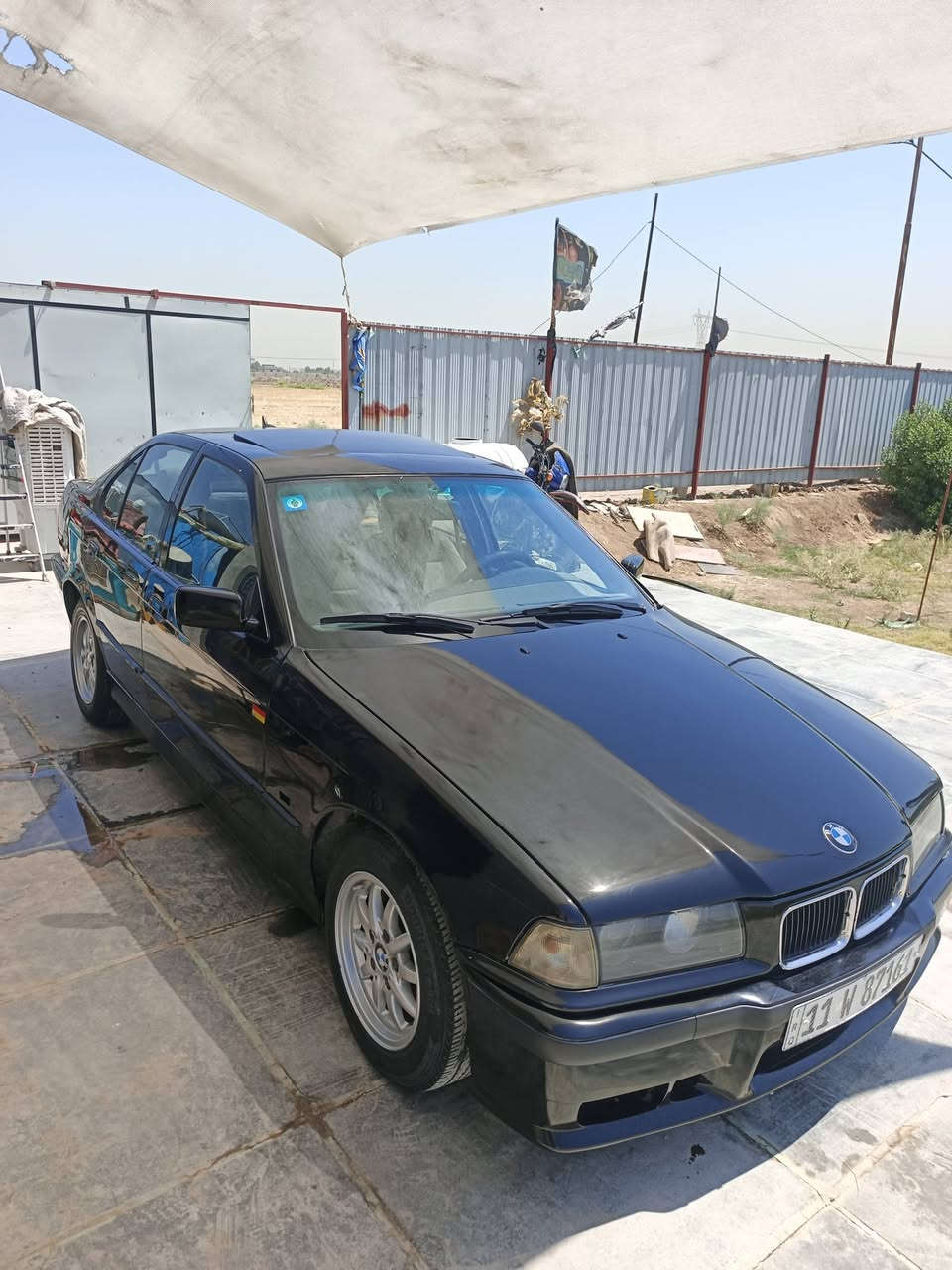 BMW E36
موديل 1992 
لون اسود غير محدد 
رقم بغداد انكليزي

مكينه 4 سلندر بلاديه خير من الله لا تنقيص لا تبخير
كير عادي 5 نمر
فتحة سقف 
كهربائيات خير من الله كلها شغاله 
بدون حادث قوي بيها طخات بسيطه ومعمره 
مكاني صويره تبعد عن بغداد 65 كم 
نقصها 
غاز وتنصيب للتبريد
مشط ستيرن يمشي بس يذب دهن عوزه تبديل
السعر 32 قفل بيع مستعجل ويشهد الله لو ما عدي ضرف ب40 ماابيعها 
اي استفسار متوفر واتساب واتصال   ***********
