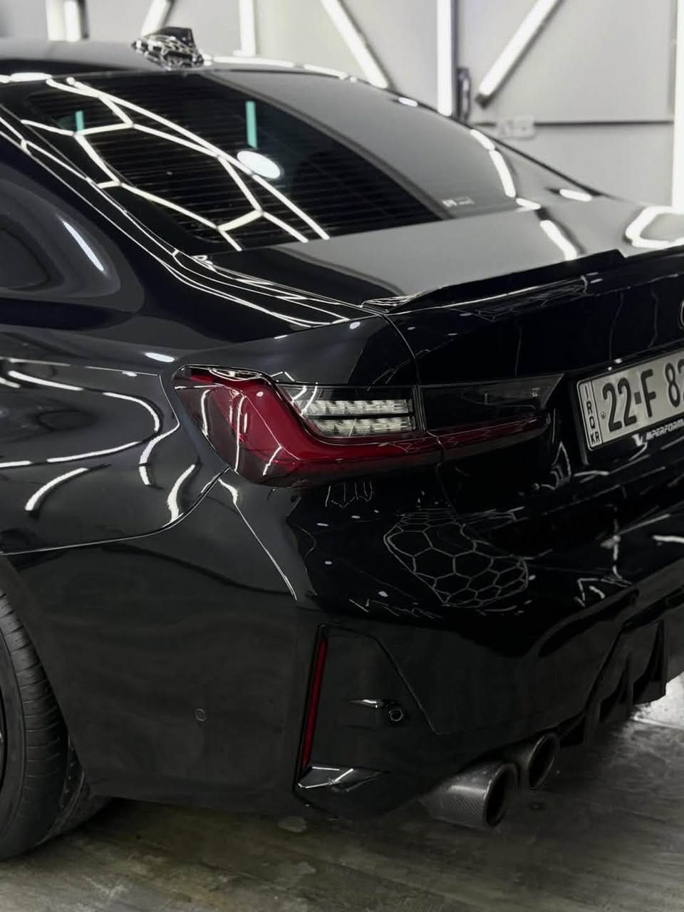 السلام عليكم
Bmw 330i 2021 

السيارة عليها كت ام 2024
عليها داون بايب سعره 300$
ماشية 77،000mi
ضررها جاملغ مبدل نفس اللون و بارد على كد اصبعين بالبنيد
السعر 24،500

***********
