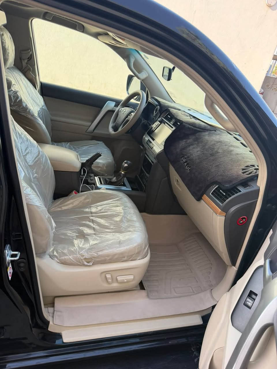 برادو 2019 مواصفات VX  

كويتي دبل تانكي 6سلندر 4000

ماشية 147 الف حقيقي 

مواصفات 

بصمة

فتحه

اشاير مري

كراسي كهرباء

شاشه كبيره

فور ويل

كاميره 

كراسي جلد 

تحكمات فول استيرن 

ثلاجه 

سونار مرفق مع الصور 

العنوان بغداد / المشاهده  

السعر 360 وبيها مجال 

هـ:***********📞
