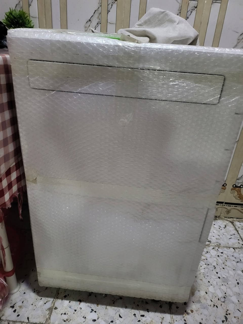 السلام عليكم للبيع ميز مجارات غير مستعمل سعره 200 الف نهائي جوه  السوق شتريته 325 الف 
للستفسار ***********
