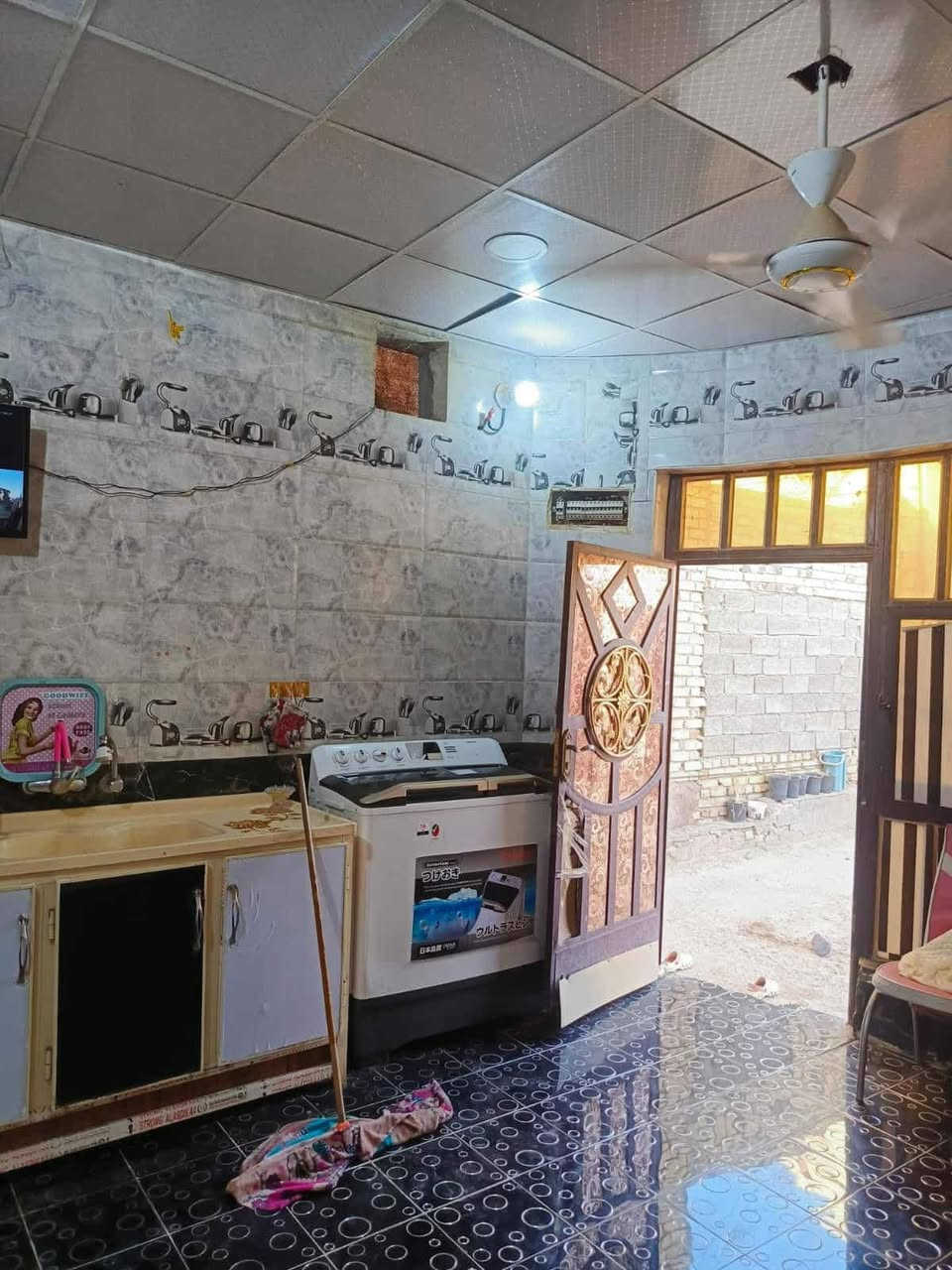مساحه 175 م طابو زراعي في حي الجامعه نهايه شارع 20 سند 25 يبعد عن مجمع حجي هندي شارعين يتكون من غرفتين وصاله ومطبخ وصحيات داخليه وخارجيه مع كراج ومناور عدد ثنين اساس كونكريت وسقف عكاده مرقم من البلديه وبيه معامله تطويب 
خط مولده وكهرباء 

*********** للاستفسار اتصال على الرقم او الوتساب
