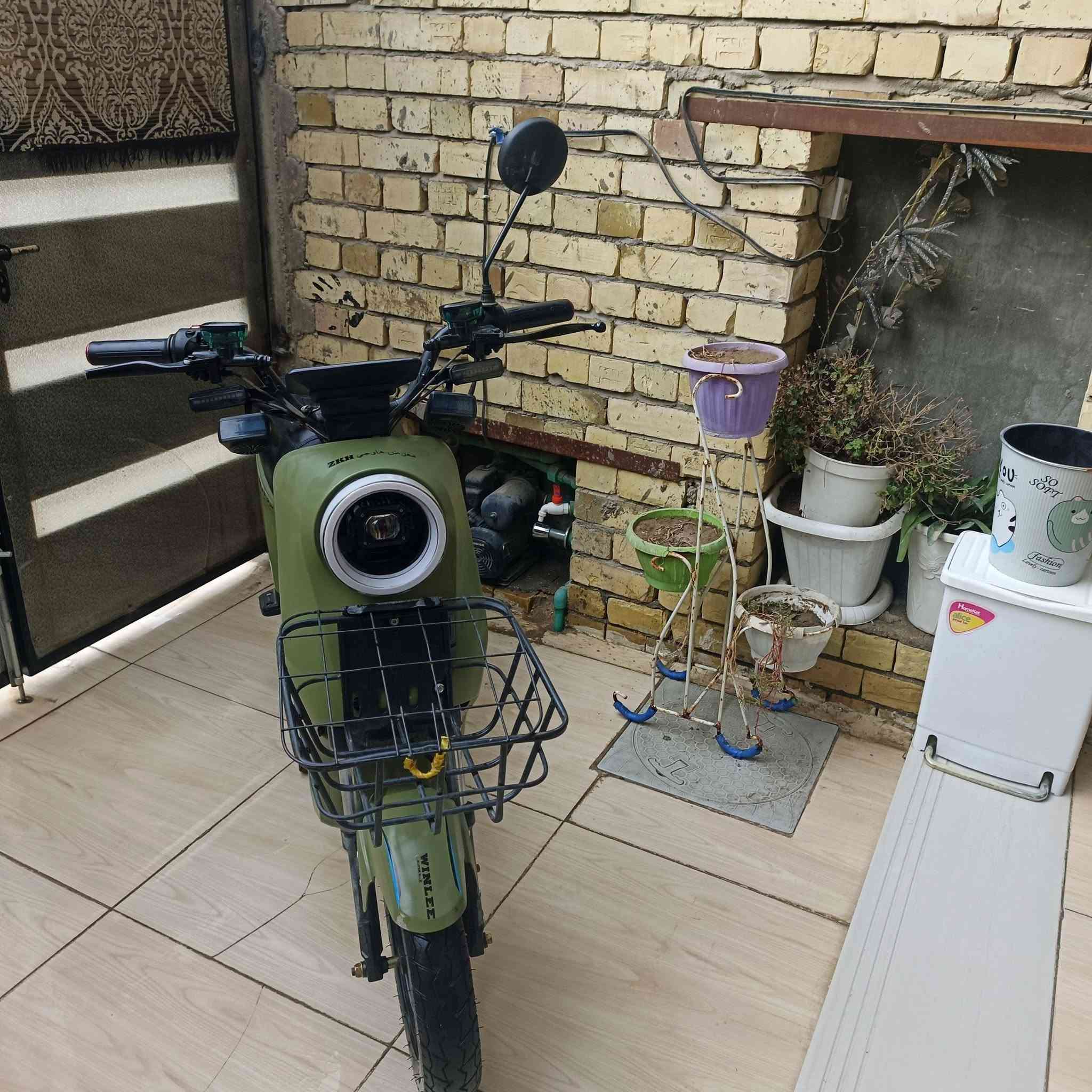 دراجه R9 موديل 2024 5 بطاريات ليثيوم دبل سرعه 55 حقيقي العنوان بغداد زعفرانيه اربع شواع السعر 300 الف للتواصل ***********
