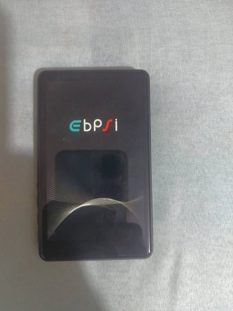 [للبيع] شاشة سيلفي مغناطيسية ذكية للربط اللاسلكي مع الموبايل (Magnetic Selfie Screen / EBPSI C91)
​شاشة ذكية مصممة خصيصاً لصناع المحتوى والبث المباشر، تثبت مغناطيسياً خلف الموبايل لتعرض لك ما تصوره الكاميرا الخلفية بدقة عالية، مما يتيح لك استخدام الكاميرا الأساسية الممتازة للتصوير والسيلفي بدلاً من الأمامية.
​أهم الميزات والمواصفات:
✅ النوع والوظيفة: شاشة عرض سيلفي مغناطيسية لاسلكية (Magnetic Selfie Screen / Wireless Projection Screen).
✅ التثبيت: تثبيت مغناطيسي قوي وسهل على ظهر الهاتف (يدعم MagSafe ومناسب لكافة الأجهزة).
✅ الاتصال والربط: ترتبط لاسلكياً عبر الواي فاي والبلوتوث دون الحاجة لأسلاك مع تدعم أجهزة iPhone (عن طريق Screen Mirroring) و Android (عن طريق Smart View / Wireless Projection).
✅ الاستخدامات: مثالية لصناع المحتوى على تيك توك، يوتيوب، الفلوغات (Vlogs)، والبث المباشر لرؤية نفسك أثناء التصوير بدقة الكاميرا الخلفية.
✅ الملحقات: كابل شحن Type-C مرفق داخل العلبة.
✅ الحالة: جديدة تماماً داخل الكارتون الأصلي.
​💰 السعر: 25.000 مع توصيل 
​📲 للتواصل عبر الواتساب: ***********

نص مكتوب في الصور:
- Search Bluetooth: EBPSI-C91
- iPhone phone:
- 1. Connect to WiFi: EBPSI-C91 Password: 12345678
- 2. WIFI After successful connection, Slidedown from the top right
- of the phone to open screen mirroring "
- 3. Find in the list of search devices" EBPSI-C91 ", Click to link devices
- Android phone:
- 1. Slide down from the top right of the phone to open wireless projection
- " " For Samsung phone "Open the settings and then search for
- Smart View"
- 2. Find in the list of search devices" EBPSI-C91 ",Click to link devices
- Ver: 2508011223