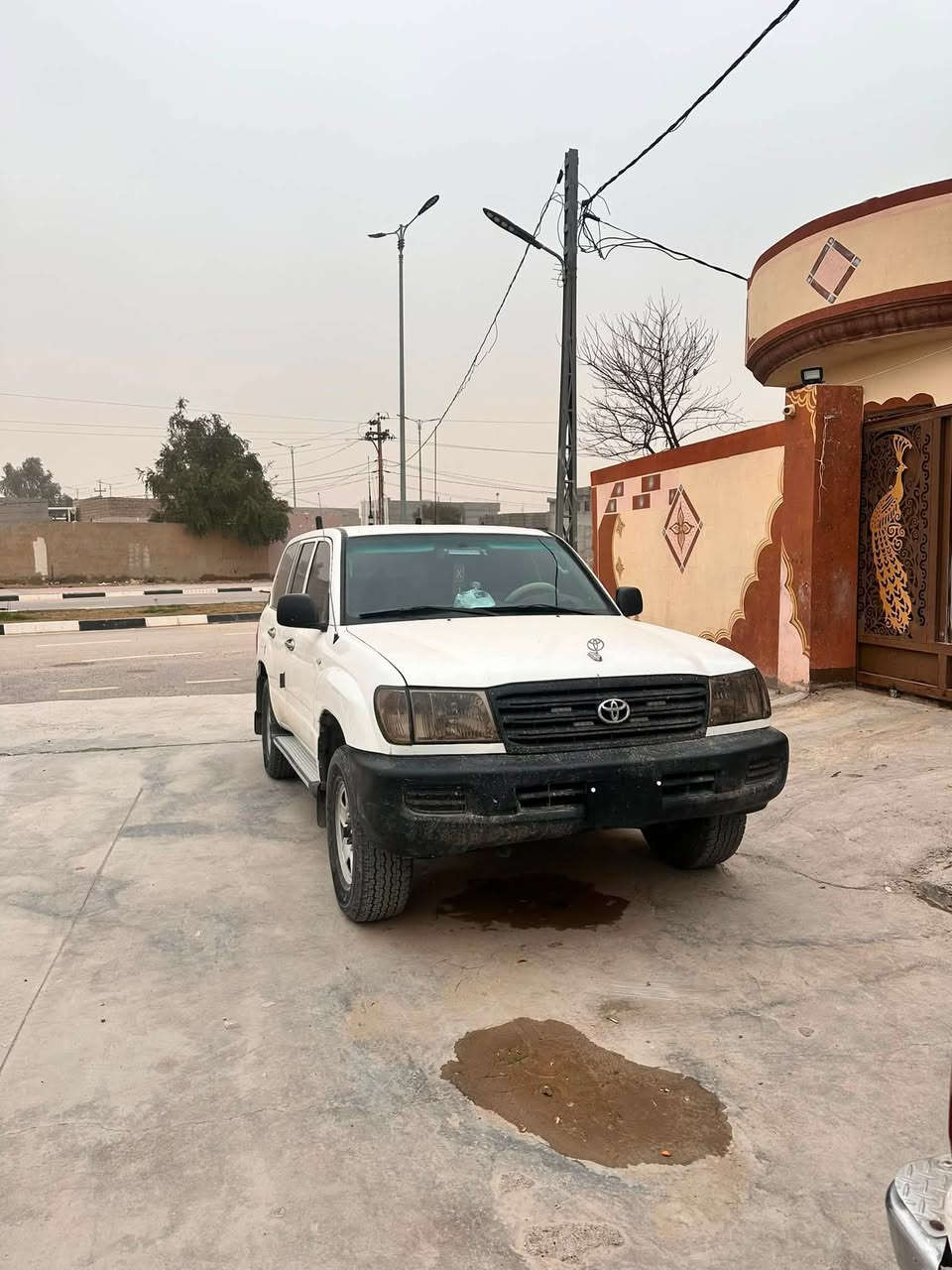 السلام عليكم 
مونيكا ٢٠٠٤ مزاد وزارة الداخلية أنبار مصبوغة عام السيارة نصبتها حلوه ومعمرة تعمير مرتب كهربائياتها شغالة ماتصرف عليه دينار
تخم تاير 
تبريد مكينه كير اكسلات ابشرط 
حداديتها 90٠٪؜ 
السعر 80  وبيها مجال قليل 
مكان السيارة ديالى جلولاء 
اتصال فقط ***********
