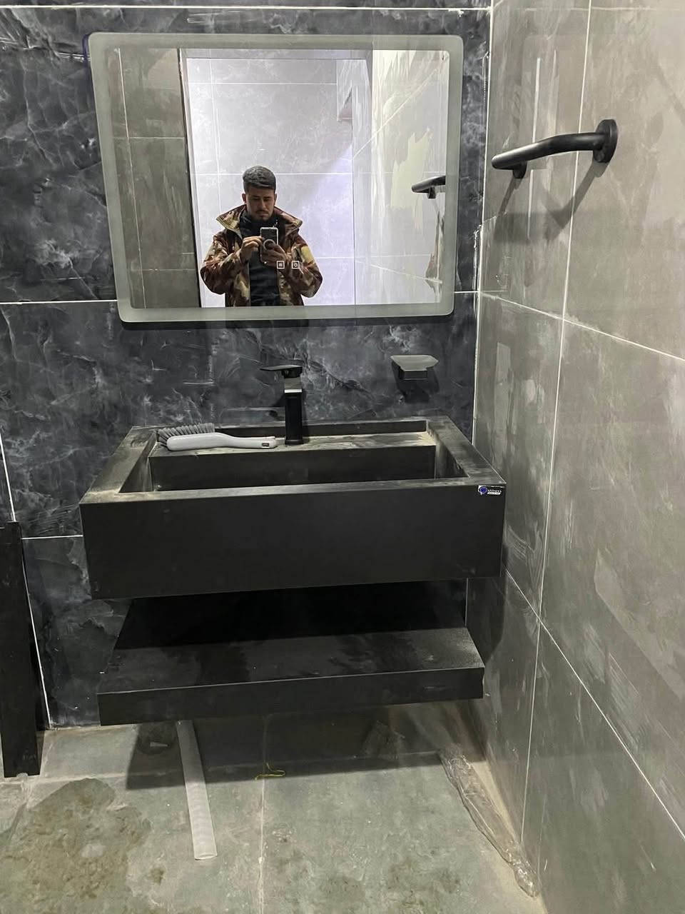 اليوم العمل في حي الخضراء
تشطيب خلاطات +مقاعد غربي +مغاسل 

+خلاطات حديث  مرحله اخيره من العمل

وعملنا تاسيس صحيات عام كركوك اخوكم 

سعودي 

***********
