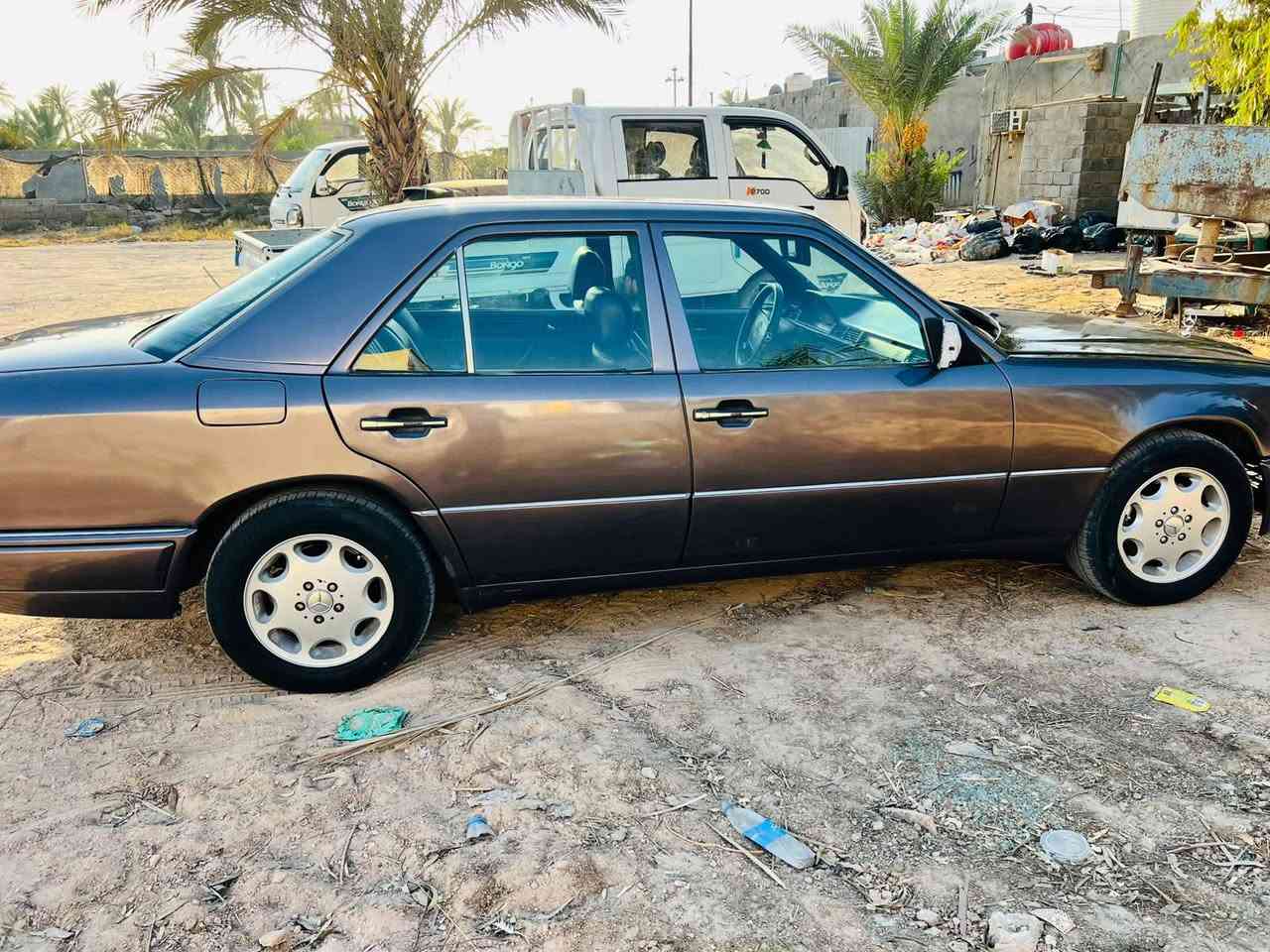 السلام عليكم
مارسدس دب 300 موديل 91 كير مكينه بلاد كفاله 
تبريد ثلج 
منظومه بانزين كلها جديده فيتبم نوزلات فلاتر جديد 
باتري جديد 
سنتر لوك ريمون 
بدون قطره خياس قواعد دبل كفاله 
دبل فيت بم 
دبل هورن
 دبل مروحه 
داخل جلد كشنات كهرباء  
إخوان السياره بعد أحلى بالحقيقه 
مكاني بابل السعر 57 اتصل بيك خير وتدلل 
‏‪***********
متواجد ع فيس
