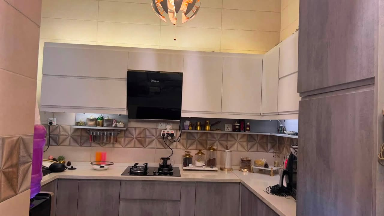 مطبخ تركس درجه اولى مع الطباخ والمرشحه السعر 1250000 وبي مجال لاستفسار ***********
