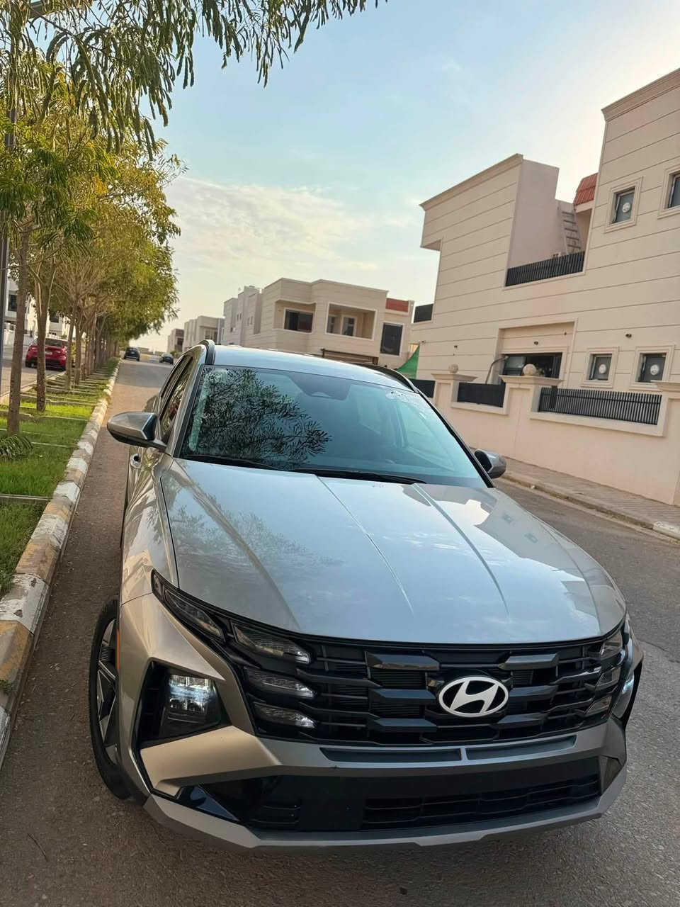 سلام عليكم للبيع فقط بدون مراوس توكسان ٢٠٢٥ وارد أمريكي موصفات sel بصمه شغال شاشه دجتل وصندوق كهربائي و عداد الكتروني و ٣ رادرات وتوقف ذاتي وهواي بيها موصفات ماشي ٢ ميل فقط تعتبر زيرو سياره بيها فقط باب خلف السكن شويه صبغ حادث فقط وpdr امام سقف فقط موضوع بل سونار  سيارت كلش حلوه وجديده حتى غراض شركه كامل وياها  مال جاني بجم خلف كبس بدون ايرباك رقم كاتي يترقم شمالي فقط سونار ورقم شاصي مرفق مع الصور سعر ٢١٥ مجال جدا بسيط للشراي رجاءا اقرا تفاصيل قبل الاتصال وتحياتي مكان سياره ديالى / خانقين ***********
