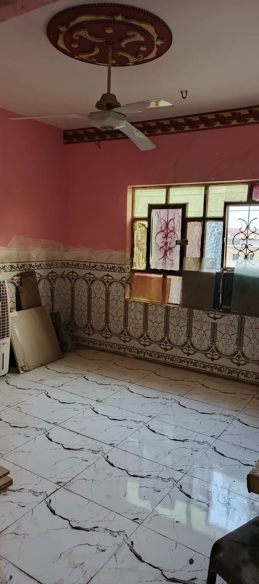 للبيع ٧٥ متر مربع في منطقة ام الكبر والغزلان 
بيه اربع غرف اثنين مطابخ
واثنين حمامات الاستفسار اتصال على هاذ رقم***********طابوصرف
