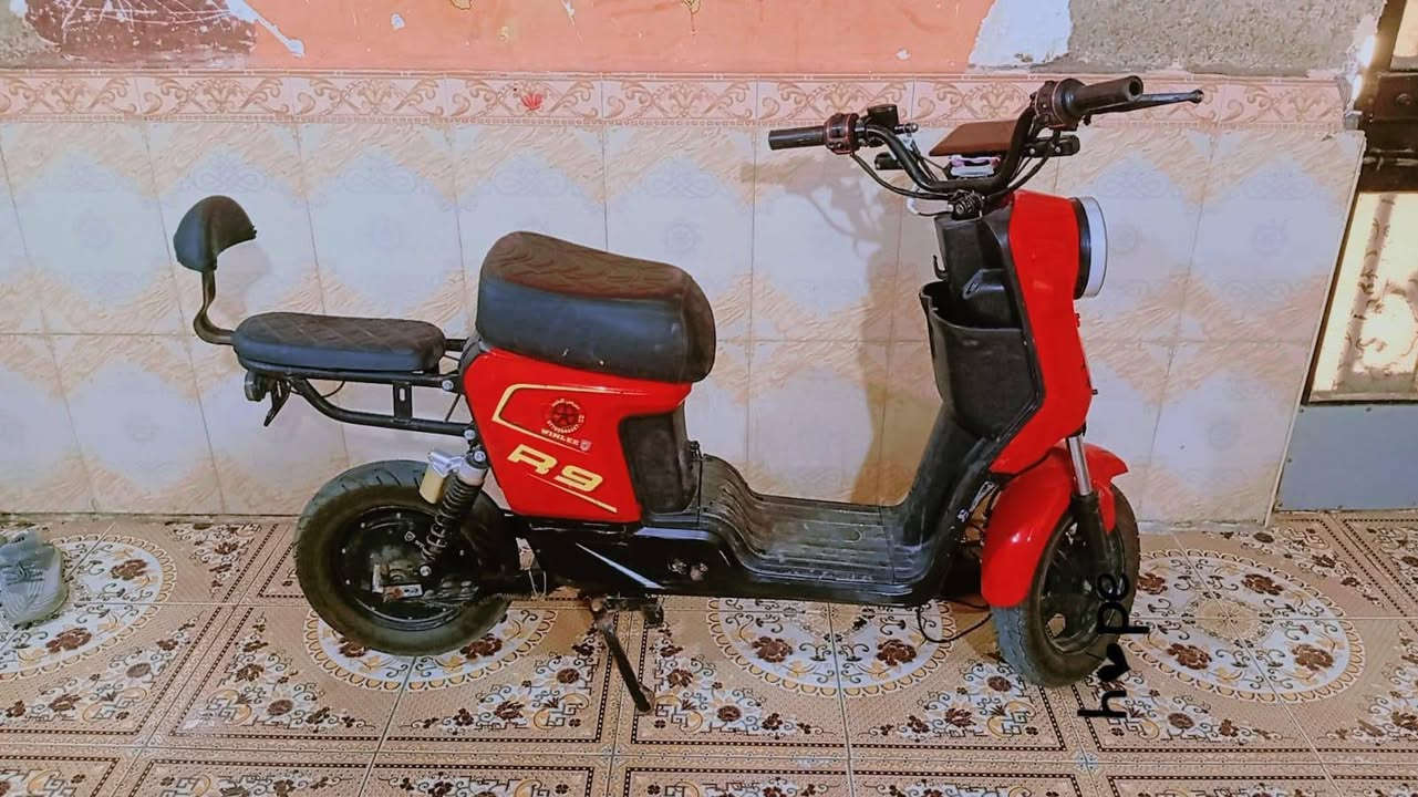 السلام عليكم دراجه شحن R9دراجه مرتبه ونضيفه مديل ٢٠٢٥ كلشي بيها بلادي ما عدة بطاريه وحدة مبدلها دراجه مطلوب بيها 350وبيها مجال قليل الشراي ***********واتساب
