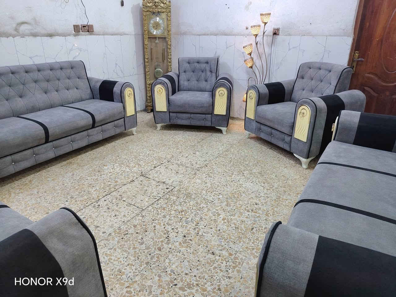 تخم تكمه نظيف جدا مقعده بلوك أسود 10مقاعد ب240الف وبي مجال المكان الوشاش *********** يوجد توصيل بكروة يوجد واتس اب

نص مكتوب في الصور:
- HONOR X9d