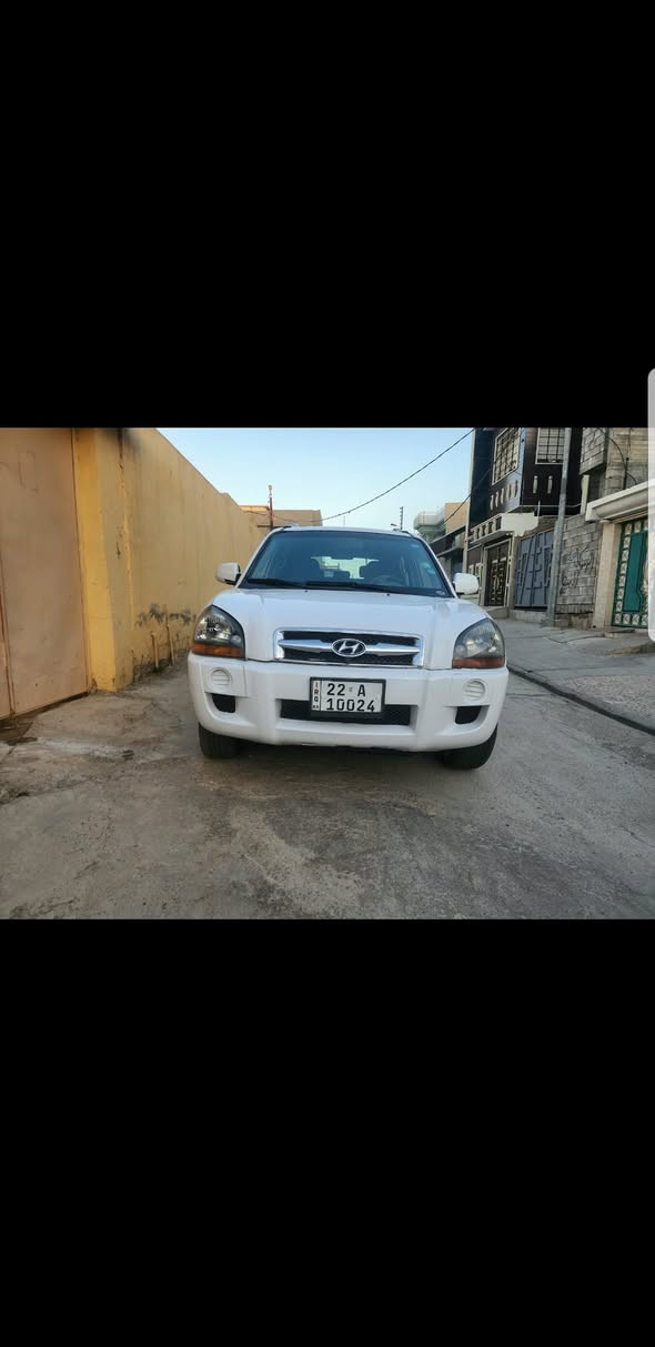 السلام عليكم 
اليوم عدنا المقدس يابة توسان2006  (هيونداي توكسن)
كير ومحرك مكفولات 100% اتريك للبصرة تبريد ثلج  
تحوي السيارة منظومة غاز إيطالية  
كوبون بانزين بسمي رقم شمال هزة جديدة
وارد أمريكي بيها منظومة غاز شاديها بأربيل ،
السعر 120$ وبيها مجال 
ضررها من امريكا صبغ بابين جهة السائق وبيها ملاحظات
داخل مغلف كشنات و ارضية 
  حجي من الأخير لا اتعبك ولا تعبني السيارة مال جناي تاخذها ربع ما تصرف عليها و شكراً 
للتواصل اتصال ***********
وتساب ***********
مكاني موصل
