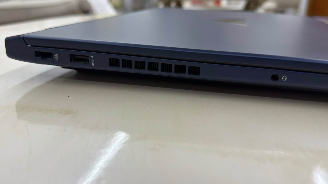 سلام عليكم

متوفر لابتوب Hp Victus gaming 16 
مواصفاته : كارت شاشة RTX4070 
معالج Intel Core i7 th13700 
رام 16GB
ذاكرة 512SSD Samsung
شاشة FHD 144Hz 

حقيقتا لابتوب جدا نضيف صارله يمي بس 4 اشهر استعمالي اله جدا قليل ، وسبب لبيع ما استخدمه + يجي وياه شاحنه لاصليه وياه كذالك Windows 11Pro ، وللي يحب هم عدي مبرد كولار اصلي درجه اولى بيه تحكمات سرعه لفان 
جربت احمل العاب اصليه من ستيم واغلب لالعاب يطني فريم fps اكثر من 120 فول اعدادات 

رقم واتساب 📞***********
