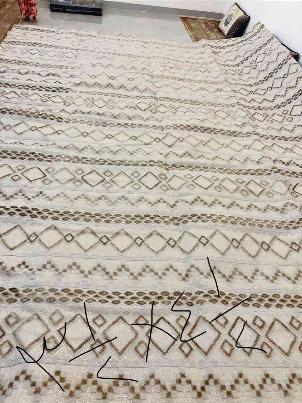 صوبه3 وجوه كهربائيه 25 الف
جهاز شمع نضيف 10
مباخر كهربائيه ب10 والفحم 5
فرشات بهويمي الاصلي جدد مامستعملات ابد قياس 7*4 ماخذه 200 رايده 125 
فرشه بوهيمي جديده الاصلي قياس 4 ونص * 3 ونص ماخذه 125 رايده 75 الف
بورنص اطفال حديث ولاده جديد10 
فرشة جربايه مستعمل مره وحده عل 25
ثلاجه اخت جديد سعره 115 
ناصريه مركز ***********

نص مكتوب في الصور:
- 4 X 7