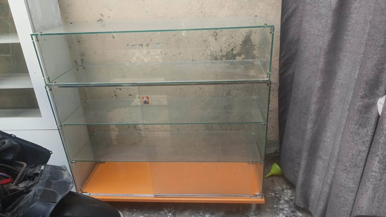 فاترينه ديلاب الوجهه جام  وفاترينات عدد ٢  ٣٥٠الف 

المكان بغداد الجديدة 

مكلف بل نشر 
لاستفسار 
‏
***********
