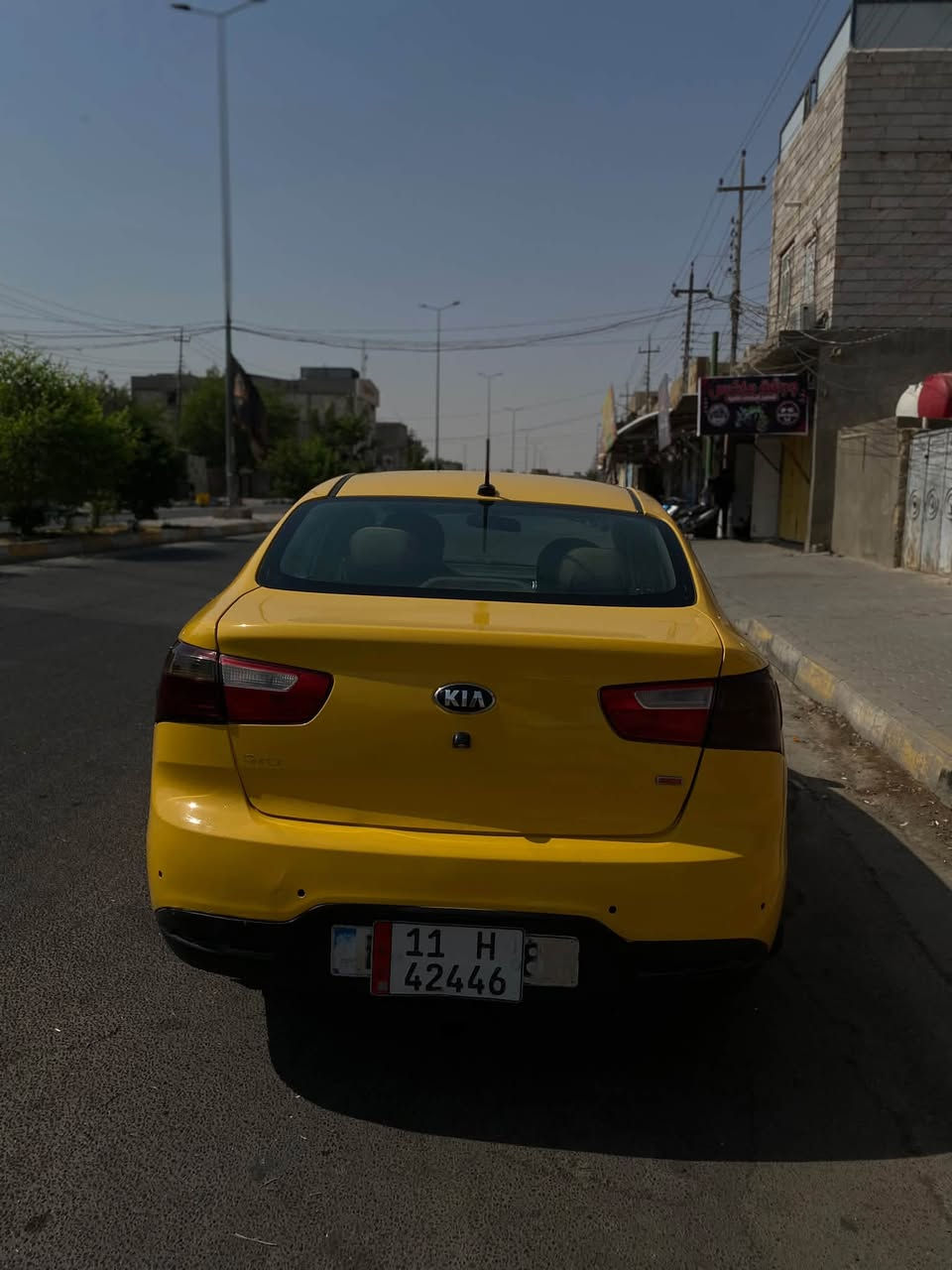ريو 2016 مكفولة محرك وكير وتبريد، حادثها بابين عكس السايق، ومطخوخة بالعراق من وره، مسويلها دوشمة جديدية، والسيارة صبغها جديد ربع دينار، مذب عليها، البيع أو المراوس بخصوصي، لأن ما أشتغل بيها تكسي. العنوان كربلاء، حي العامل ب73 وبيها مجال ***********
