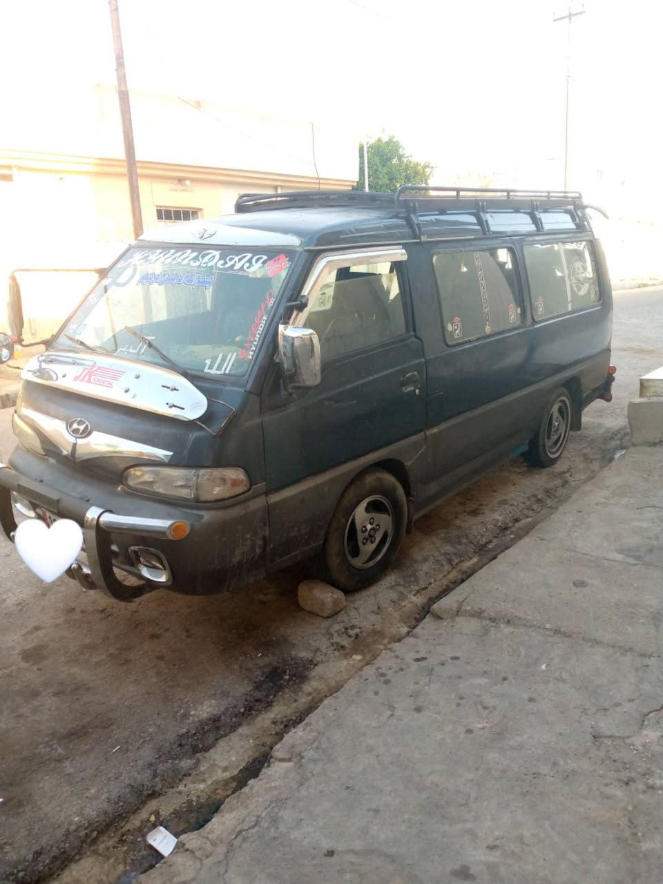 كيه هونداي للبيع موديل 96وبيها حصة كاز بيها اثر نفخ وسياره بااسمي نهاية 2028 رقم دولي وهيه مامسجلة مرور مصفر السعر 58 ورقه/رقم الهاتف ***********
