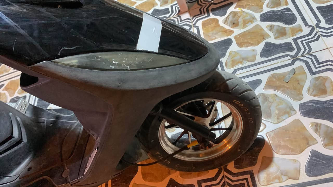 للبيع ماكس عدله مفتوحه مره وحده الدراجه شلعه ومعدل الدراجه نقصها باتري و ستان وسط وتنضيف كابريته فقط كهربائيات كلها شغاله لايت عالي ناصي اشاير بك لايت و بريك لايت سلف هندر السعر 700 وبيها مجال للتواصل فقط واتساب ***********
