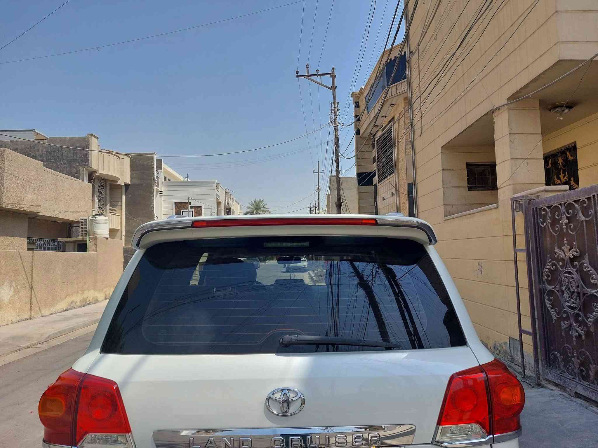 لاندكروز ٢٠١٢ فطيم ماشية بحدود ٢٠٠ الف مكفولة من الصبغ عدا بارد بسيط جهة باب السايق رق بغداد بأسمي مراوس لاندكروز ٢٠١٩ - ٢٠٢١
