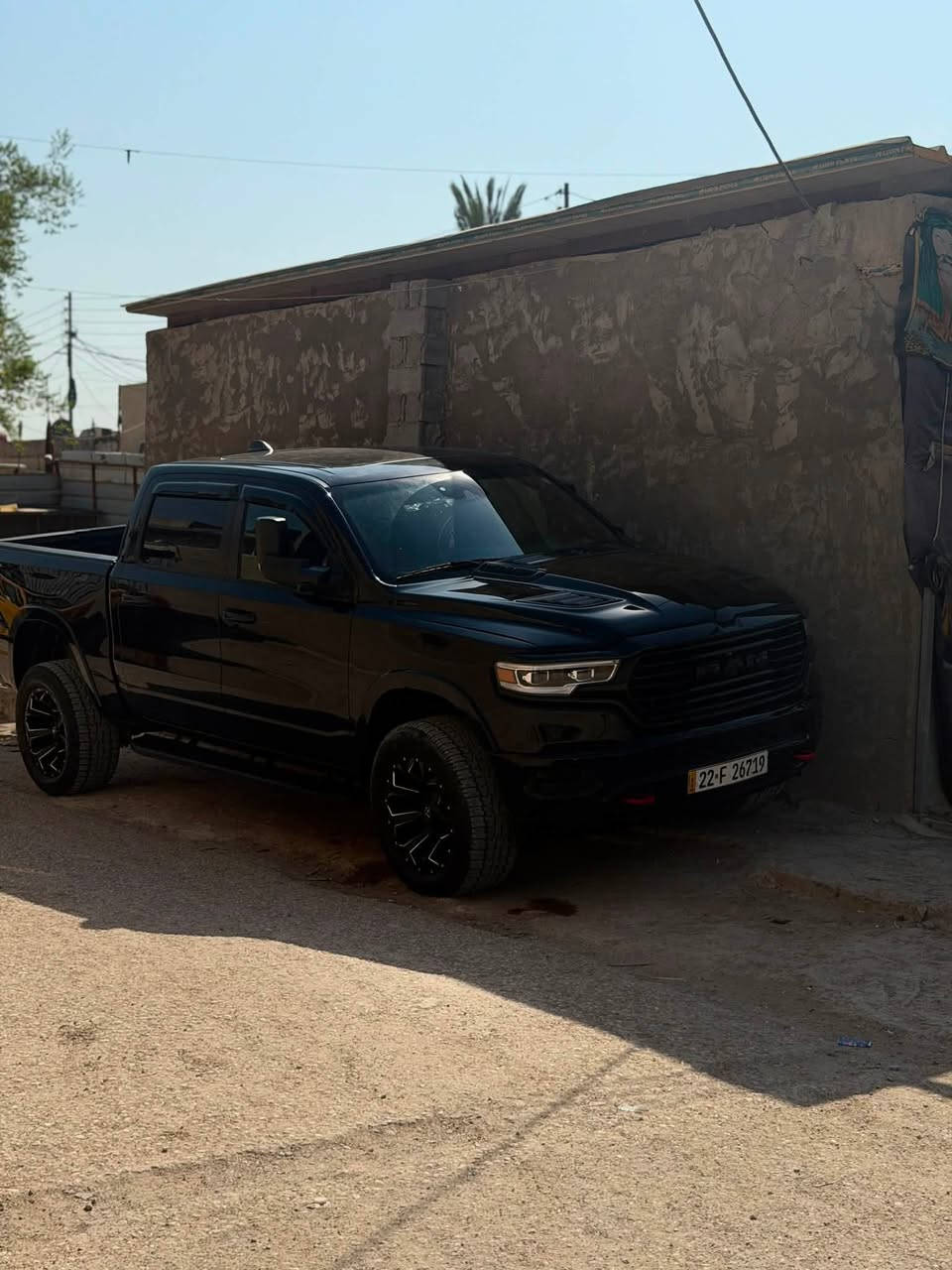 RAM LlMlTED 2021 
رام لمتتد 2021 فول موصفات 

الحادث : موضح ب الصور 
رقم أربيل بسمي 
باب طويل بدي قصير 

الموصفات 👇

الكاميرا الخلفية
سقف بانورامي
مستشعر وقوف
تدفئة المقاعد
تبريد المقاعد
مرايا جانبية كهربائية
حساس المطر
مراقبة النقطة العميا
التعرف على إشارات المرور
مقاعد كهربائية
المصابيح الأمامية ليد
عرض المعلومات على الزجاج الامامي
مقاعد تدليك
التشغيل عن بعد
شاحن لاسلكي
كشافات ضباب
تحذير مغادرة المسار
التحكم الإلكتروني في الثبات
مثبت السرعة التكيفي
خطوات جانبية
الضو العالي التلقائي
شاشه تسلا
باب خلفي ينفتح إلى 3 أقسام 
دعاميه خلفيه حديد بلادي TRX 
دوسات حديد TRX 

السعر 275 بيها مجال بسيط 

مكاني بغداد 
***********
