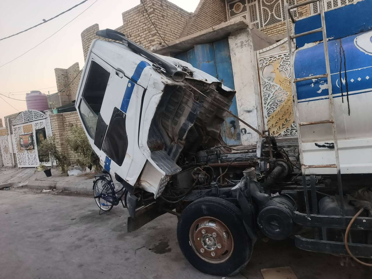 السلام عليكم هينو ادوات ادوات  كنغر دنكر  مكينتهه  افيكو للبيع ***********
