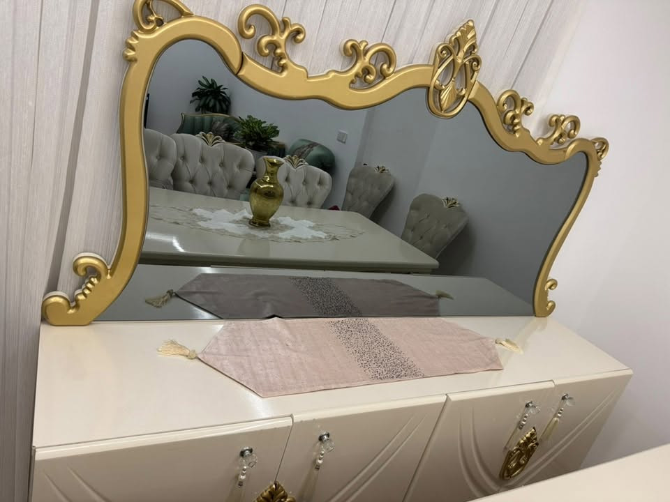 ميز طعام وبوفيه و عينه ملكي للبيع مستعمل جديد سعر 600 الف و مجال
***********
