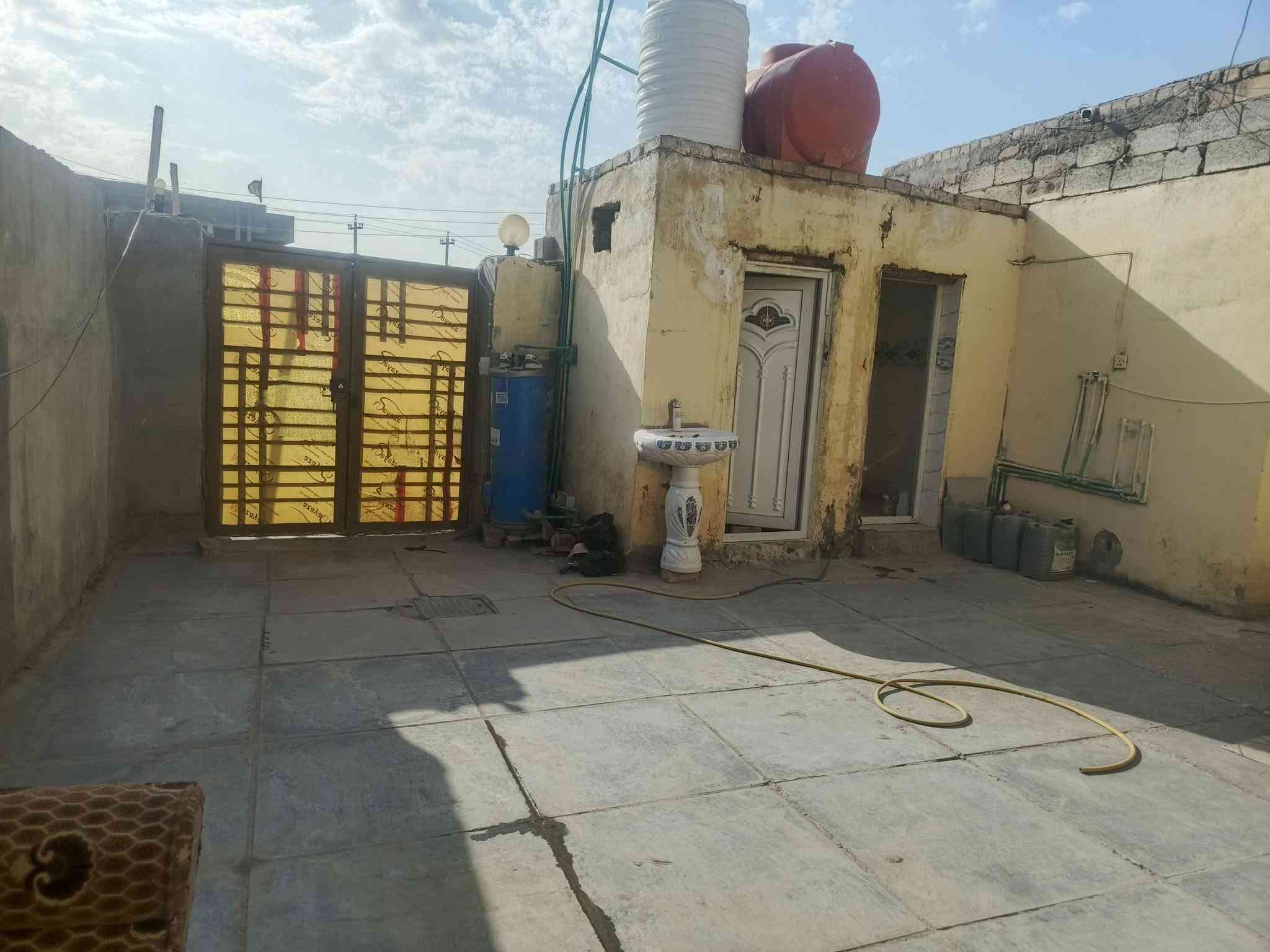 بيت للبيع • ٢٠٠م • نضيف