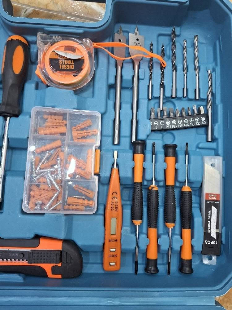 حقيبة عدد يدوية متكاملة
🔧 طقم أدوات متكامل 25 قطعة 🔧

محتويات الطقم بالترتيب:

1️⃣ دريل لاسلكي متعدد الاستخدامات – سرعات متعددة + تحكم بالعزم.
2️⃣ بطارية قابلة للشحن للدريل.
3️⃣ شاحن البطارية.
4️⃣ طقم ريش حفر متعددة المقاسات.
5️⃣ طقم رؤوس مفكات (Bit Set).
6️⃣ مفكات يدوية متعددة.
7️⃣ مفك فاحص كهرباء.
8️⃣ طقم مفاتيح بوكس مع المقبض.
9️⃣ مفتاح ألن قابل للتعديل.
🔟 شريط قياس.
1️⃣1️⃣ شريط عازل/تيب.
1️⃣2️⃣ قطّاعة يدوية.
1️⃣3️⃣ كماشة قص أسلاك.
1️⃣4️⃣ كماشة متعددة الاستخدام.
1️⃣5️⃣ مطرقة.
1️⃣6️⃣ مفك/حامل رؤوس للمناطق الضيقة.
1️⃣7️⃣ مجموعة براغي.
1️⃣8️⃣ مجموعة رول بلاك (فيشر) للتثبيت.
1️⃣9️⃣ ريش/ملحقات إضافية للدريل.
2️⃣0️⃣ شفرات احتياطية للقطّاعة.
2️⃣1️⃣ مفكات دقيقة للأعمال الصغيرة.
2️⃣2️⃣ رؤوس براغي متعددة المقاسات.
2️⃣3️⃣ ملحقات تثبيت وتركيب متنوعة.
2️⃣4️⃣ علبة تنظيم وحفظ للملحقات.
2️⃣5️⃣ حقيبة/صندوق حفظ قوي ومرتب لجميع الأدوات.

✨ المميزات:
✔️ طقم شامل للبيت والورشة والصيانة
✔️ دريل لاسلكي عملي وسهل الاستخدام
✔️ مجموعة متنوعة من الريش والرؤوس
✔️ جميع القطع مرتبة داخل حقيبة واحدة
✔️ مناسب للأعمال المنزلية والتركيب والصيانة 🔥

السعر : 50 الف و بي مجال للطيبين

للتواصل : *********** فقط واتساب
