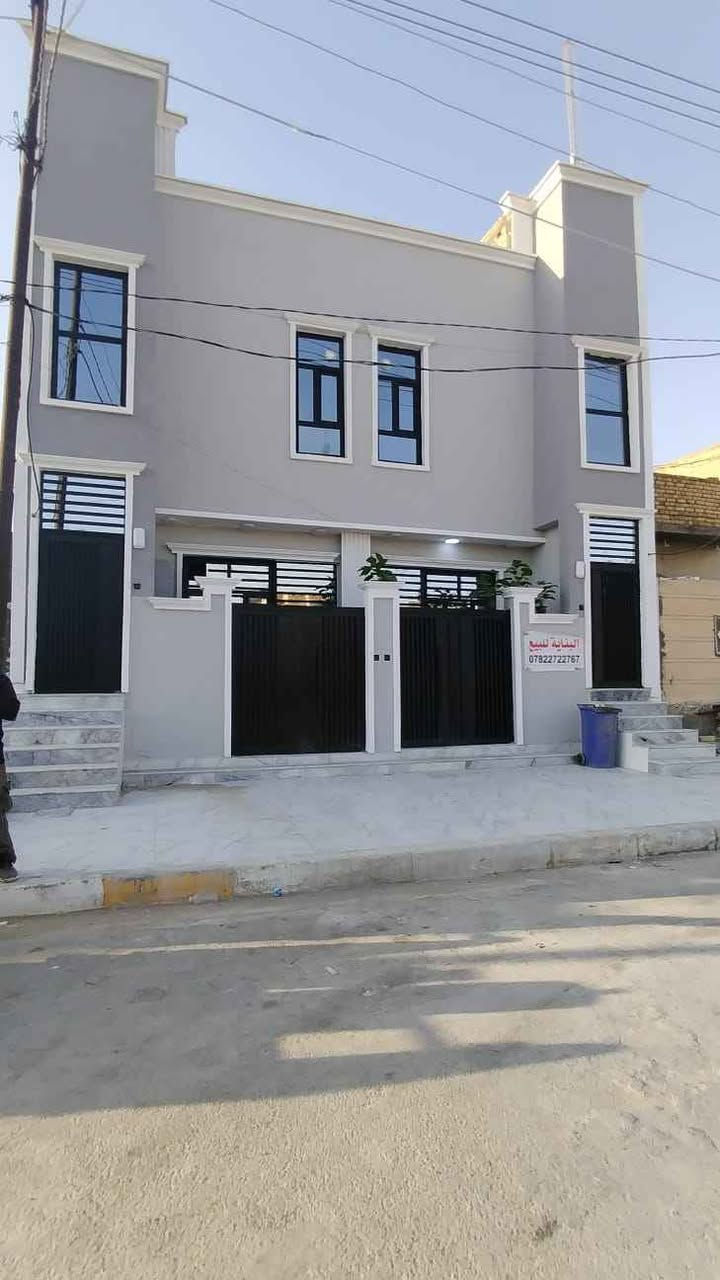 🏢 بناية استثمارية مميزة للبيع في الناصرية 🏢
​📌 الموقع: الناصرية - حي الموحية - مباشرة على الشارع الرئيسي (قرب دار المسنين).
📐 المساحة: 200 متر مربع.
📏 الأبعاد: الواجهة 10 متر | النزال 20 متر.
📄 نوع السند: طابو صرف.
​✨ تفاصيل وتقسيم البناية:
البناية مصممة ومقسمة بشكل استثماري ممتاز وعزل تام، حيث تحتوي على:
​🔹 مشتملات عدد (2)
​🔹 شقق سكنية عدد (2)
​⚙️ التجهيزات والخدمات:
​جميع الوحدات (الشقق والمشتملات) معزولة تماماً ومستقلة بخدماتها.
​مجهزة بالكامل بـ: (سخانات مياه + ماطورات بوستر لضخ المياه + تانكيات + مغاسل).
​💰 العائد الاستثماري (الوارد الشهري):
​البناية مؤجرة حالياً بالكامل، مما يضمن لك دخلاً فورياً.
​الوارد الشهري الحالي: 1,750,000 دينار عراقي (مليون وسبعمائة وخمسون ألف).
​📞 للاستفسار والتواصل:
للمزيد من المعلومات أو لتنسيق موعد للمعاينة، يرجى الاتصال على الرقم التالي:
📱 ***********

