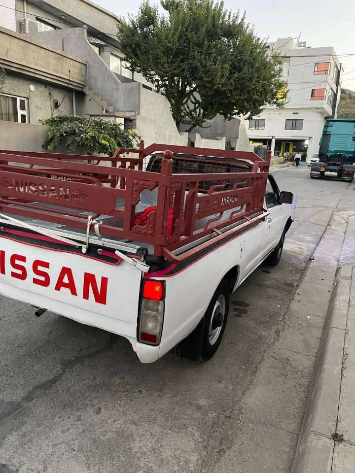 نيسان تاك • ٢٠٠٢ • باور ستيرينگ