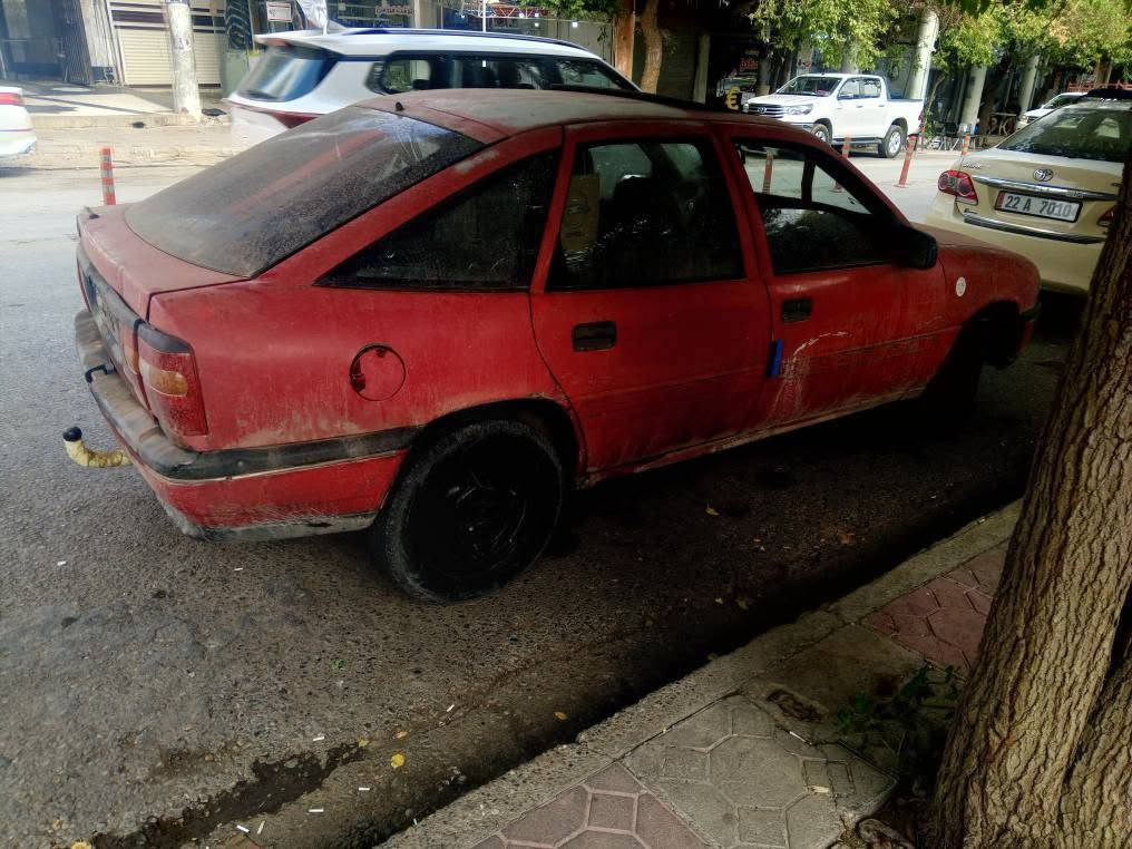 أوبل ڤيكترا • ١٩٩٠ • مكينة ١٦ صباب