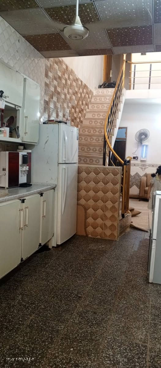 🏫بيت مساحته100متر ركن طابق ونص  شارع المطار الجديد خلف قاعة الياسمين السعر٥٨ وبيه مجال يحتوي على استقبال وصالة وغرفتين فوك وجوة ومكشوفة وتخاريج  للاستفسار الاتصال على الرقم  ***********
