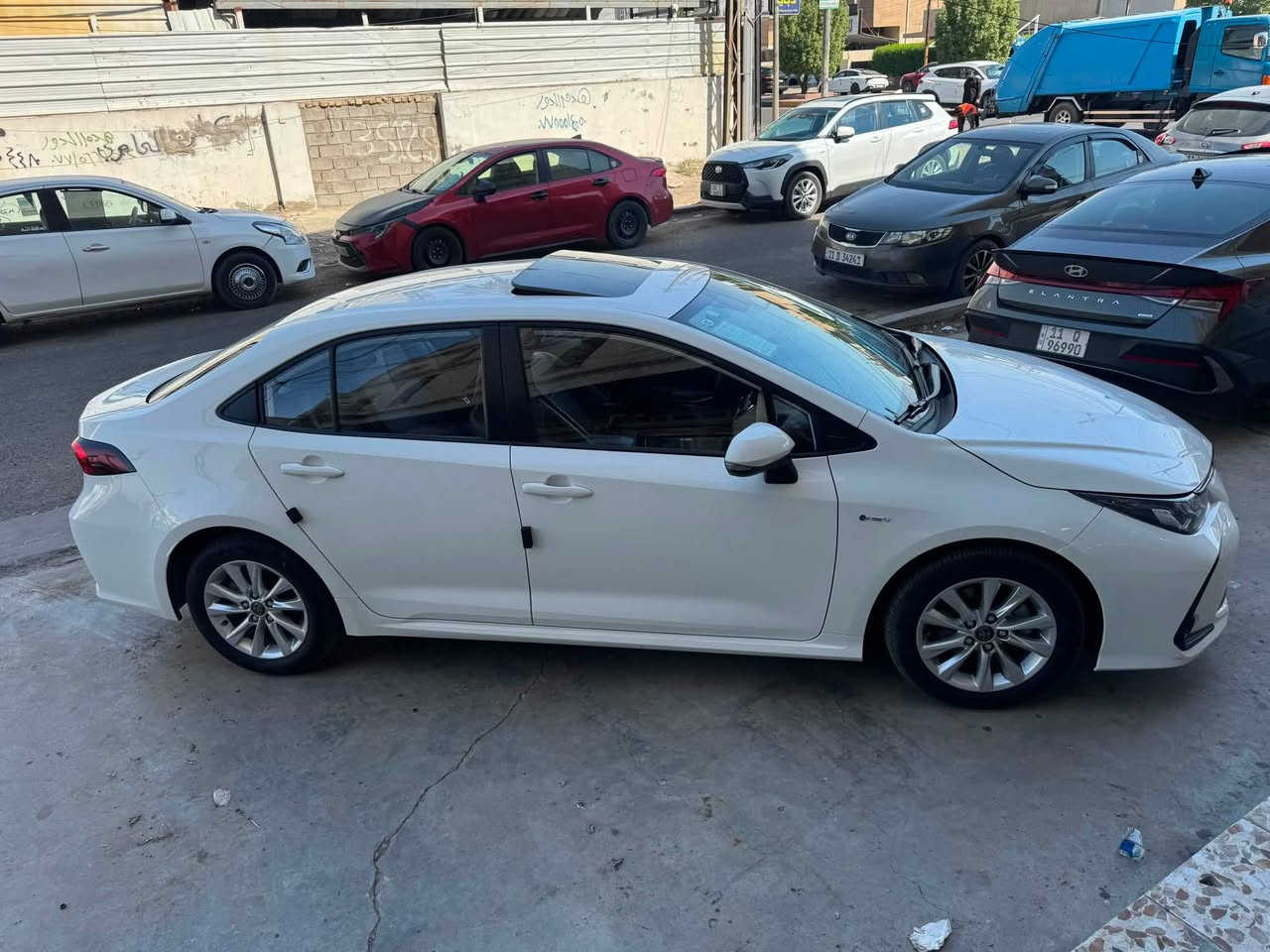 وعليكم السلام ورحمة الله 🔥
*للبيع Toyota Corolla Hybrid 2025 - زيرو*

*السعر161 وقابل للتفاوض البسيط

*تفاصيل السيارة:*
✅ الموديل: 2025
✅ العداد:1000 كم فقط - زيروو
✅ الحالة: بدون قطرة صبغ فقط بارد بل جنطه شبر فقط - كفالة عامة من كلشي
✅ النوع: هايبرد

*المواصفات:*
💥 فتحة سقف
💥 كشنات جلد لون أسود
💥 درايف مود 3 وضعيات
💥 فول تحكمات ستيرن
💥 تبريد قطعتين + تبريد شاشة
💥 رادار توقف ذاتي
💥 بصمة أبواب + كاربلي
💥 عداد ديجتال

*للاستفسار*: ***********

---
