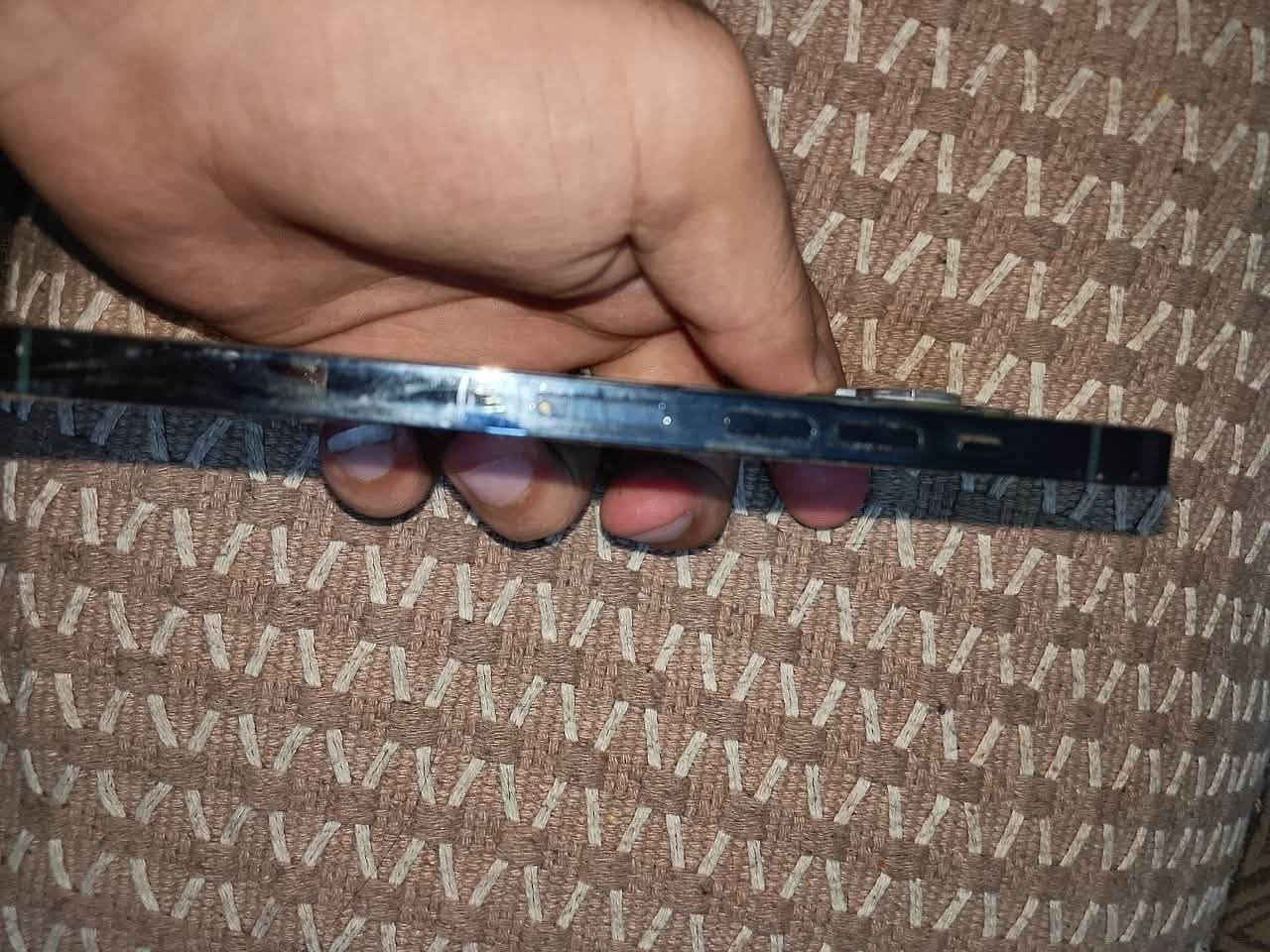 13برو ماكس للبيع او مراوس الجهاز مبدل بطاريه اصليه وكامره مال تفصيخ  الذاكره 256 الجهاز ميصرف ابد فيس ايدي الشريحه كلشي يشتغل السعر 450 مكاني بغداد  رقمي ***********
